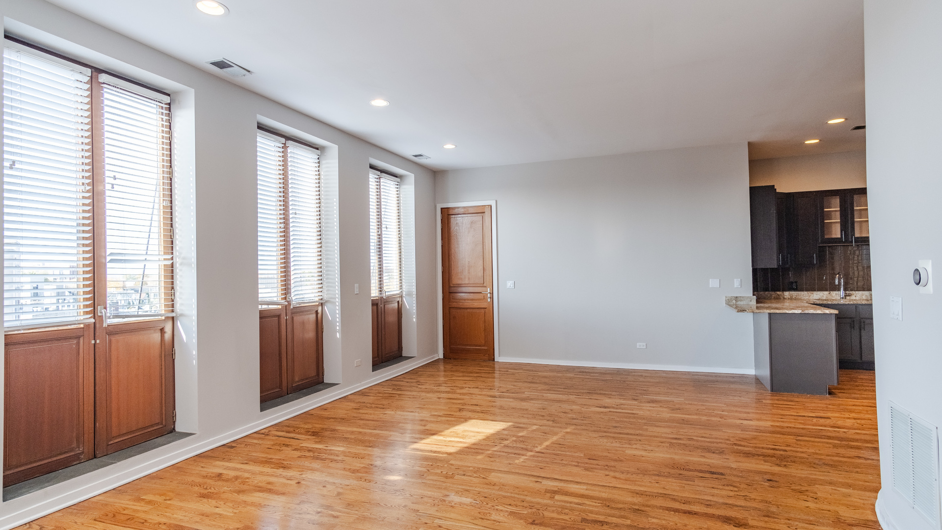 1885 N Winnebago Avenue Unit: 4E