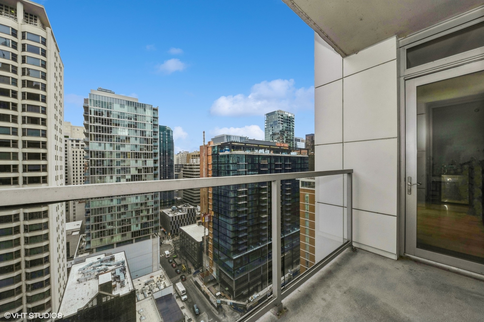 160 E ILLINOIS Street Unit: 1905