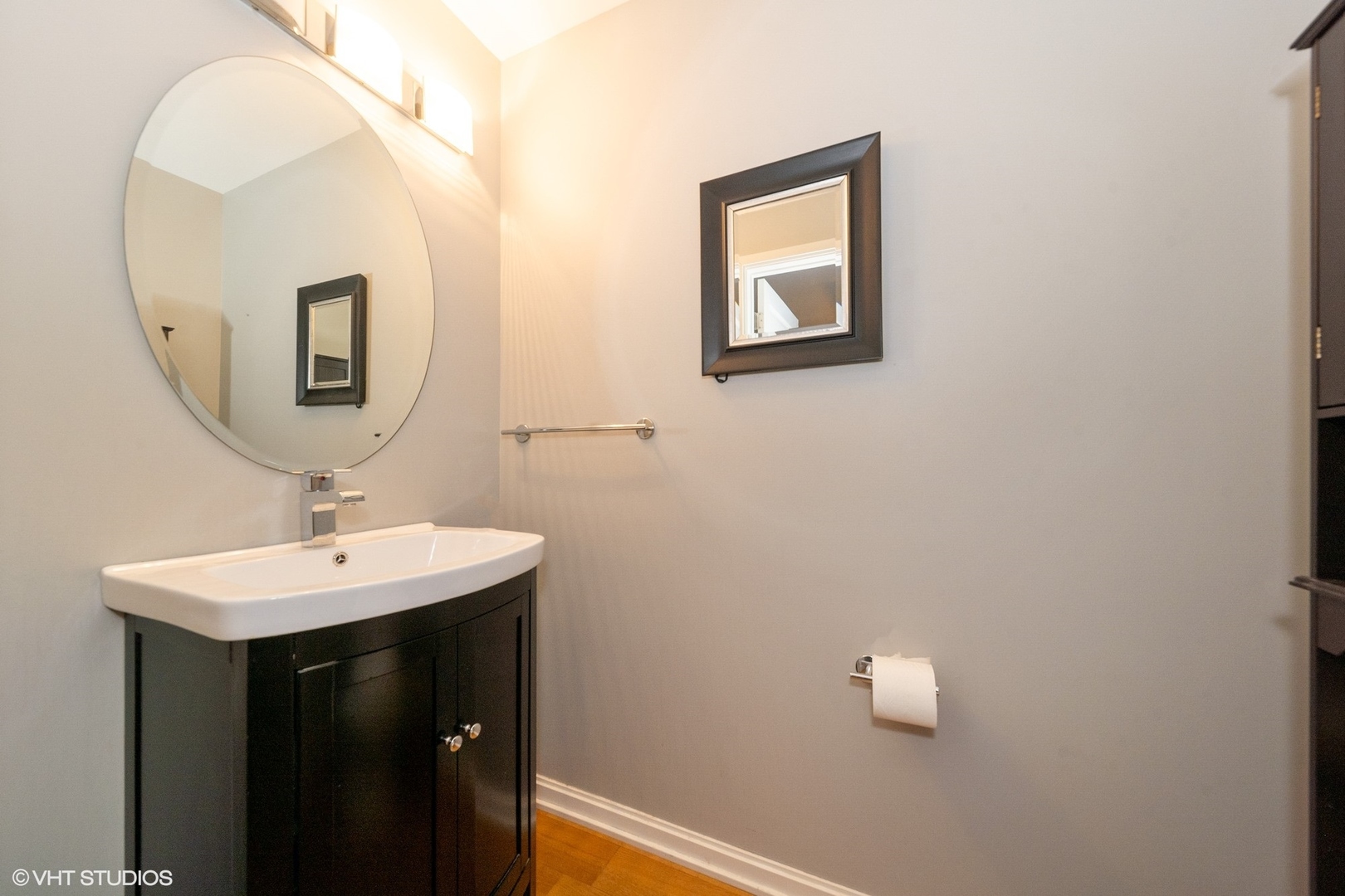 160 E ILLINOIS Street Unit: 1905