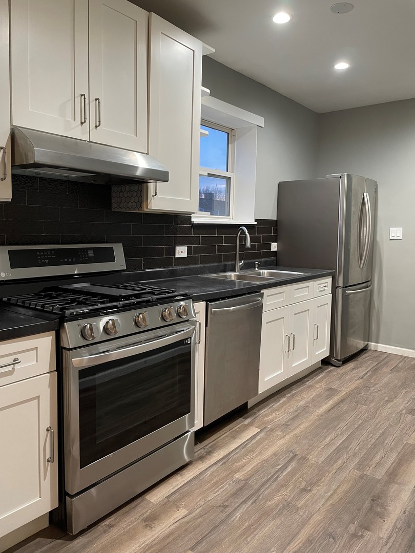 1438 N Campbell Avenue Unit: 3