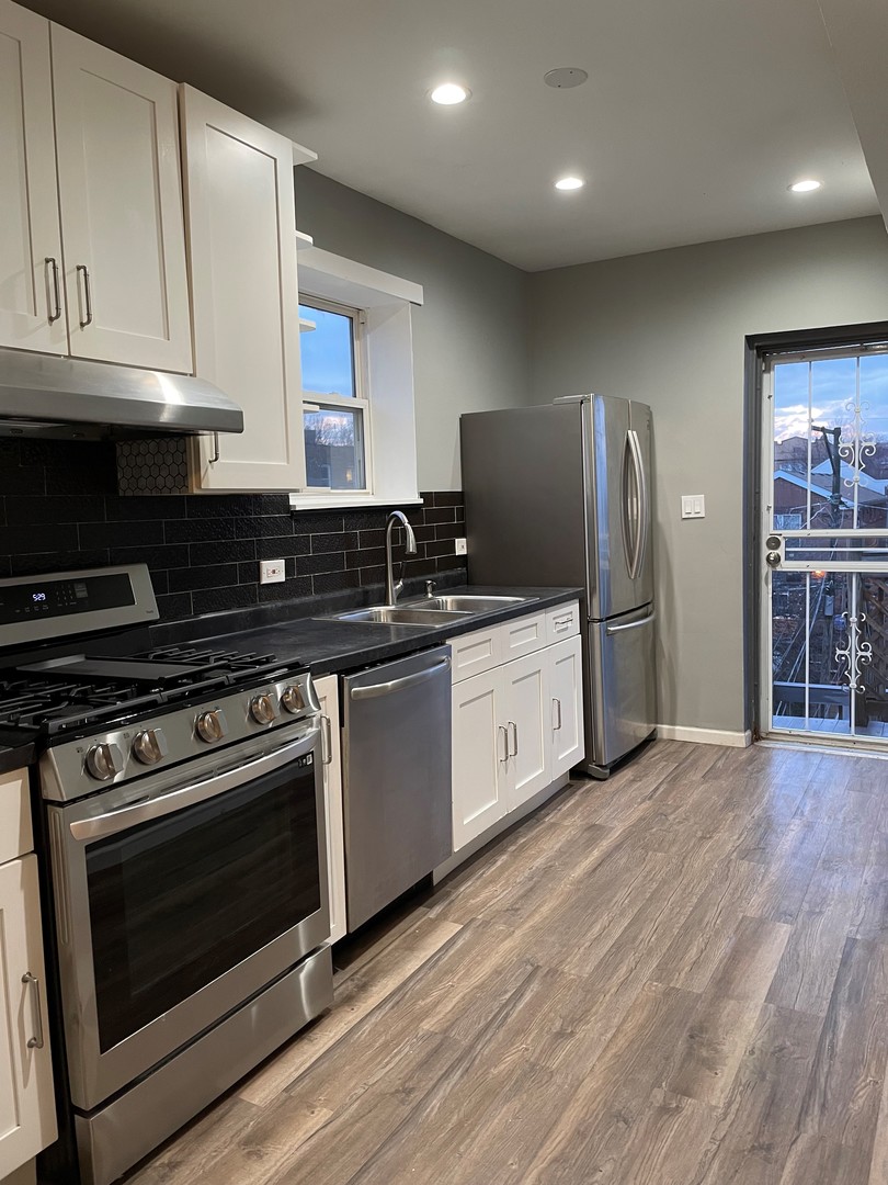 1438 N Campbell Avenue Unit: 3