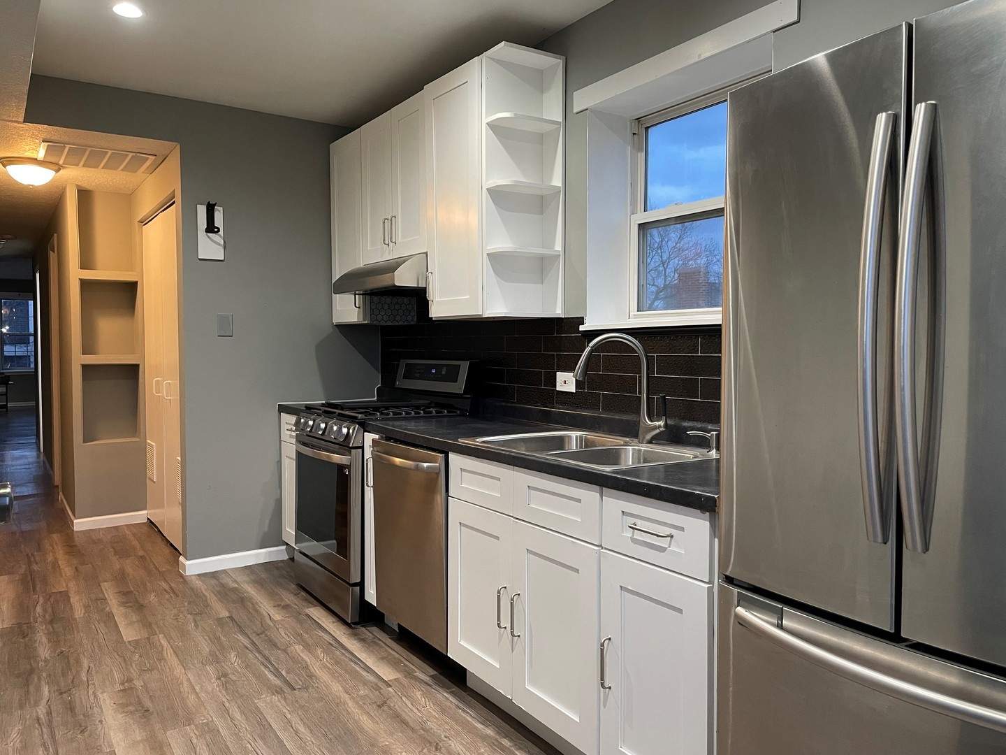 1438 N Campbell Avenue Unit: 3