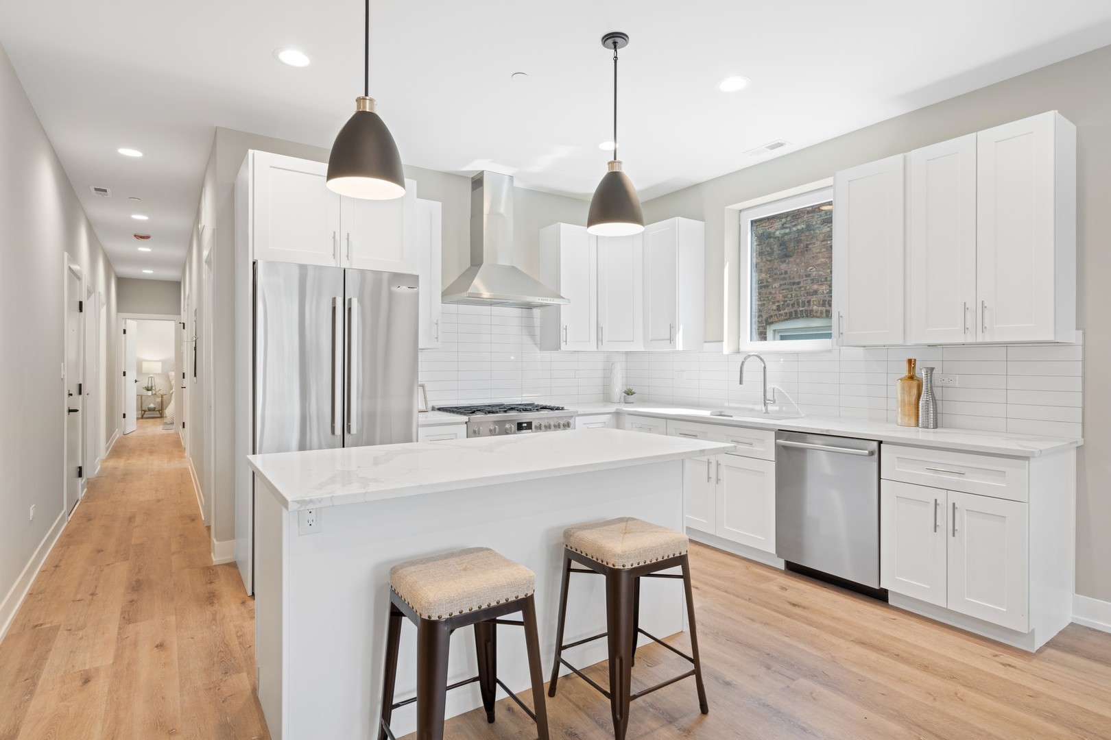 3335 N Sheffield Avenue Unit: 2N