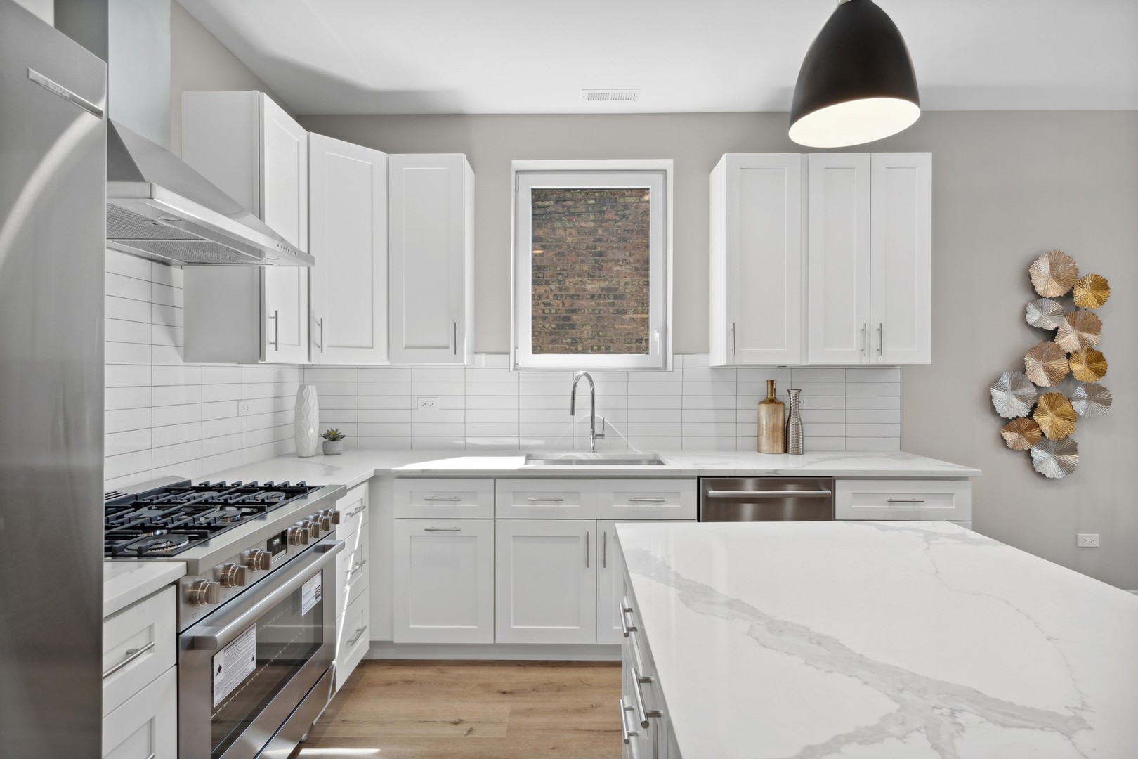 3335 N Sheffield Avenue Unit: 2N