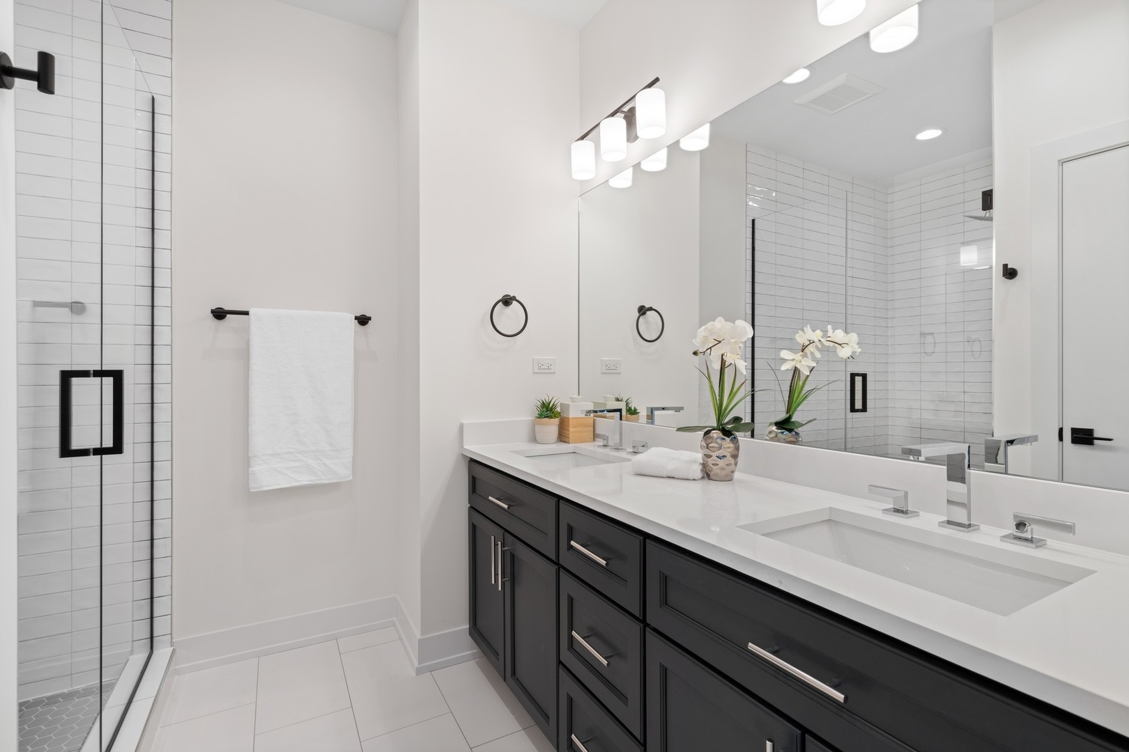 3335 N Sheffield Avenue Unit: 2N