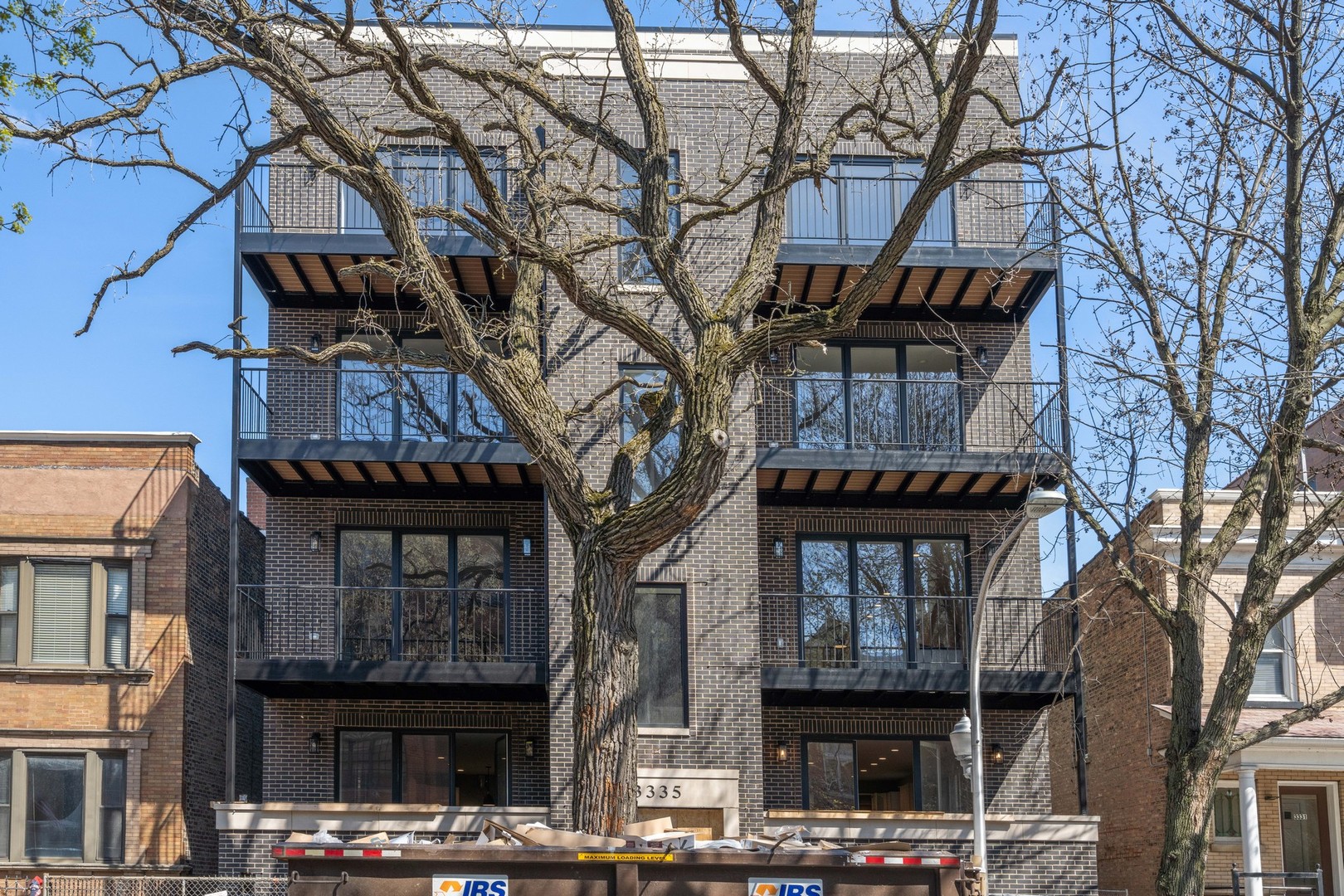 3335 N Sheffield Avenue Unit: 2N