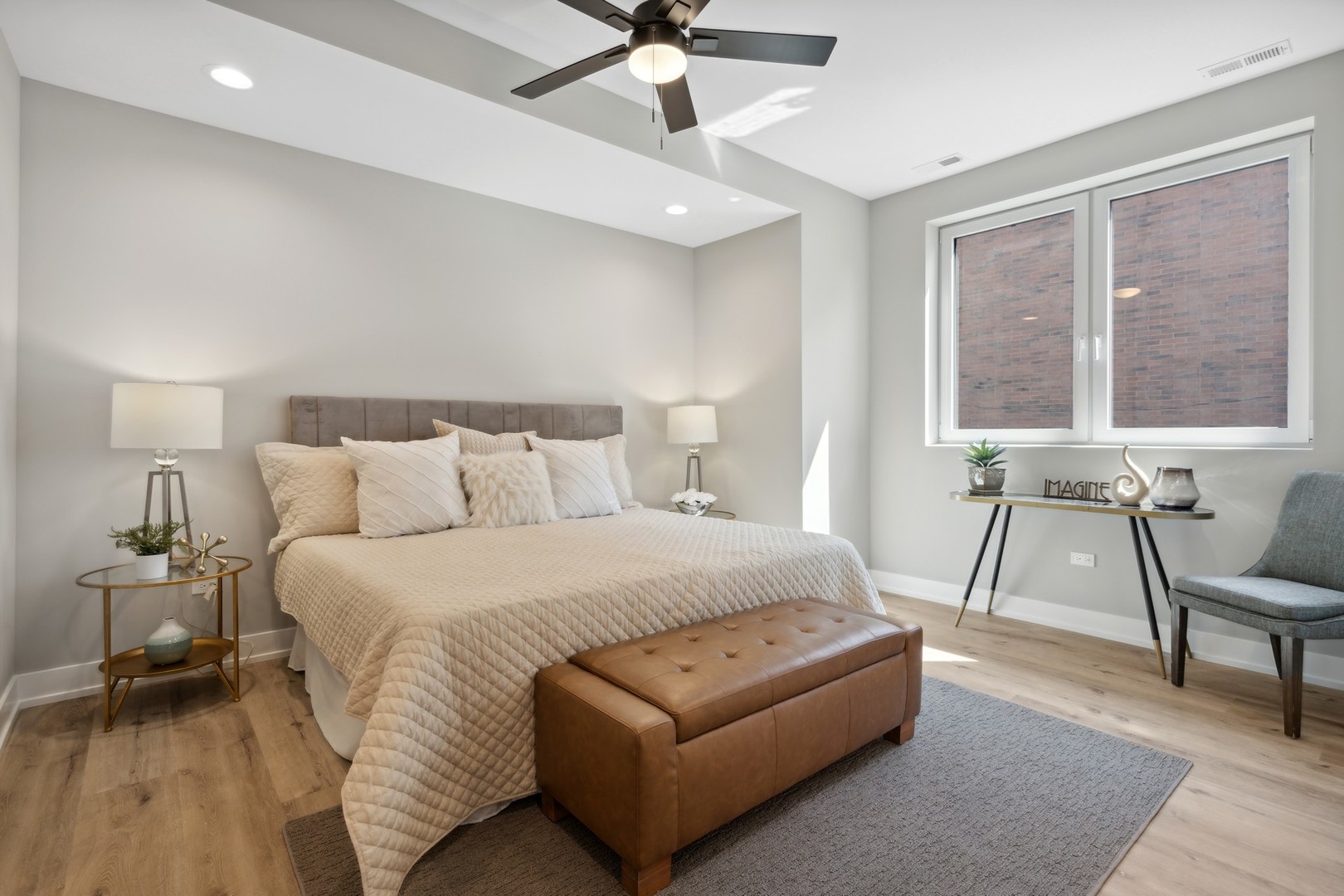 3335 N Sheffield Avenue Unit: 2N