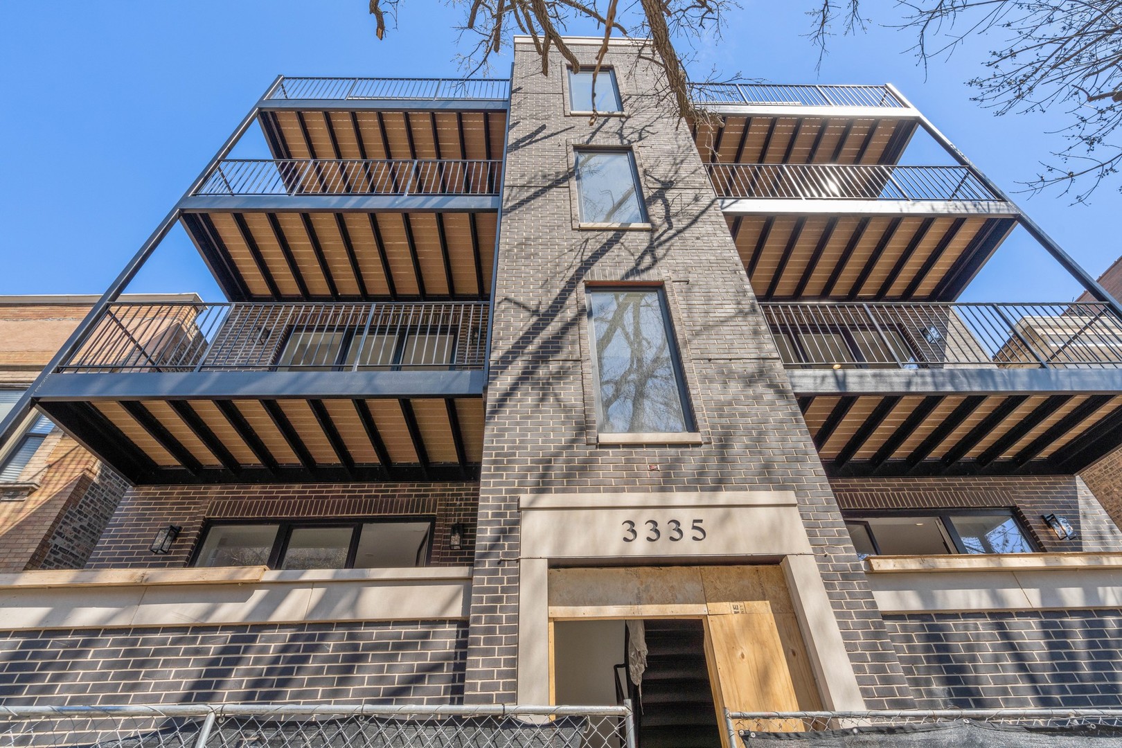 3335 N Sheffield Avenue Unit: 2N