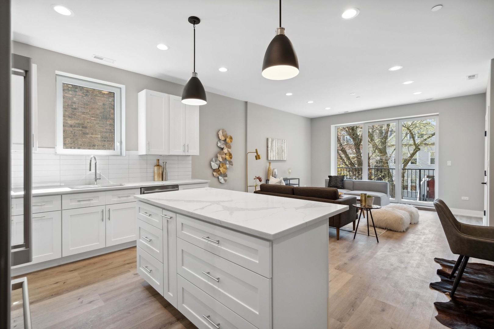 3335 N Sheffield Avenue Unit: 2N