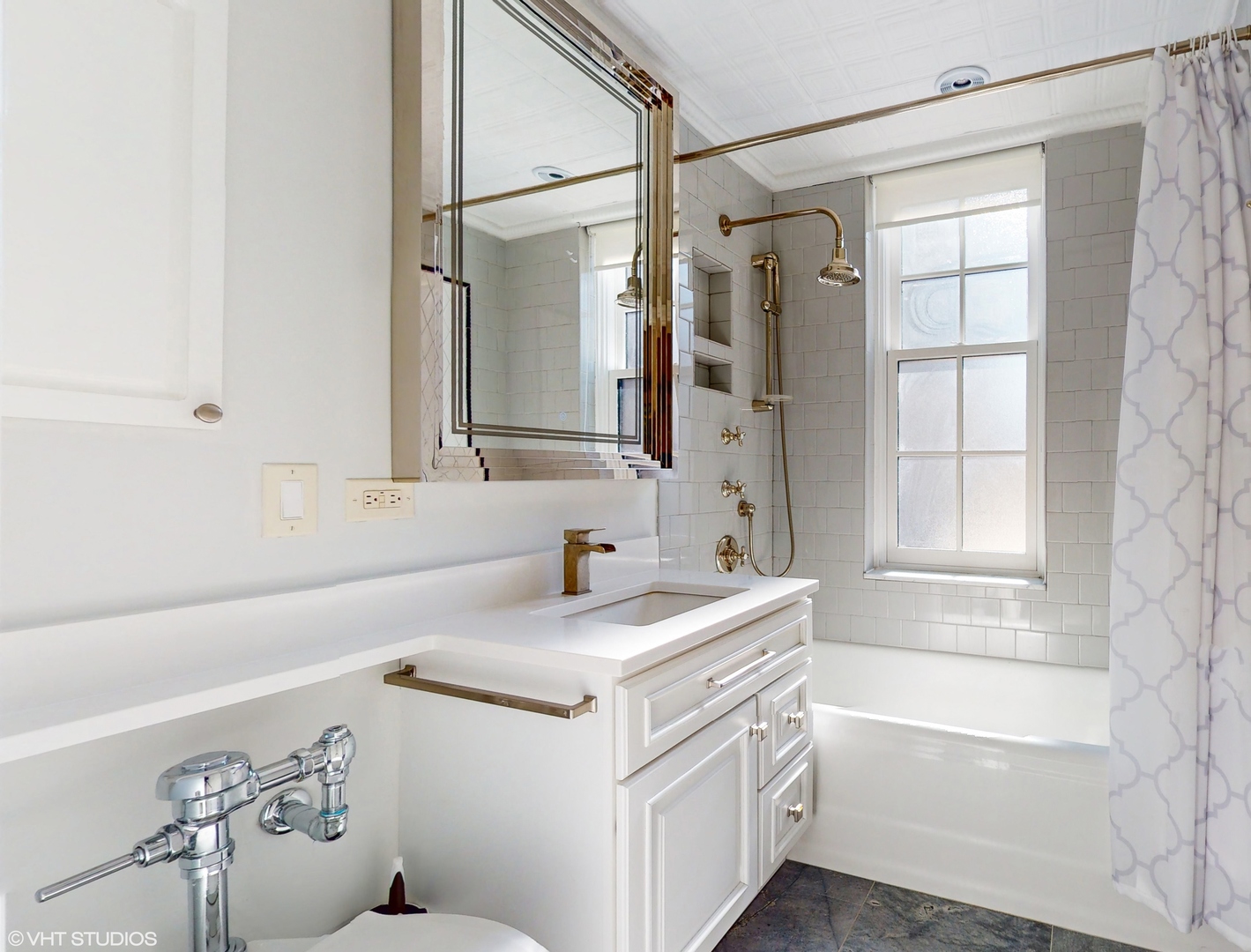 73 E Elm Street Unit: 11D