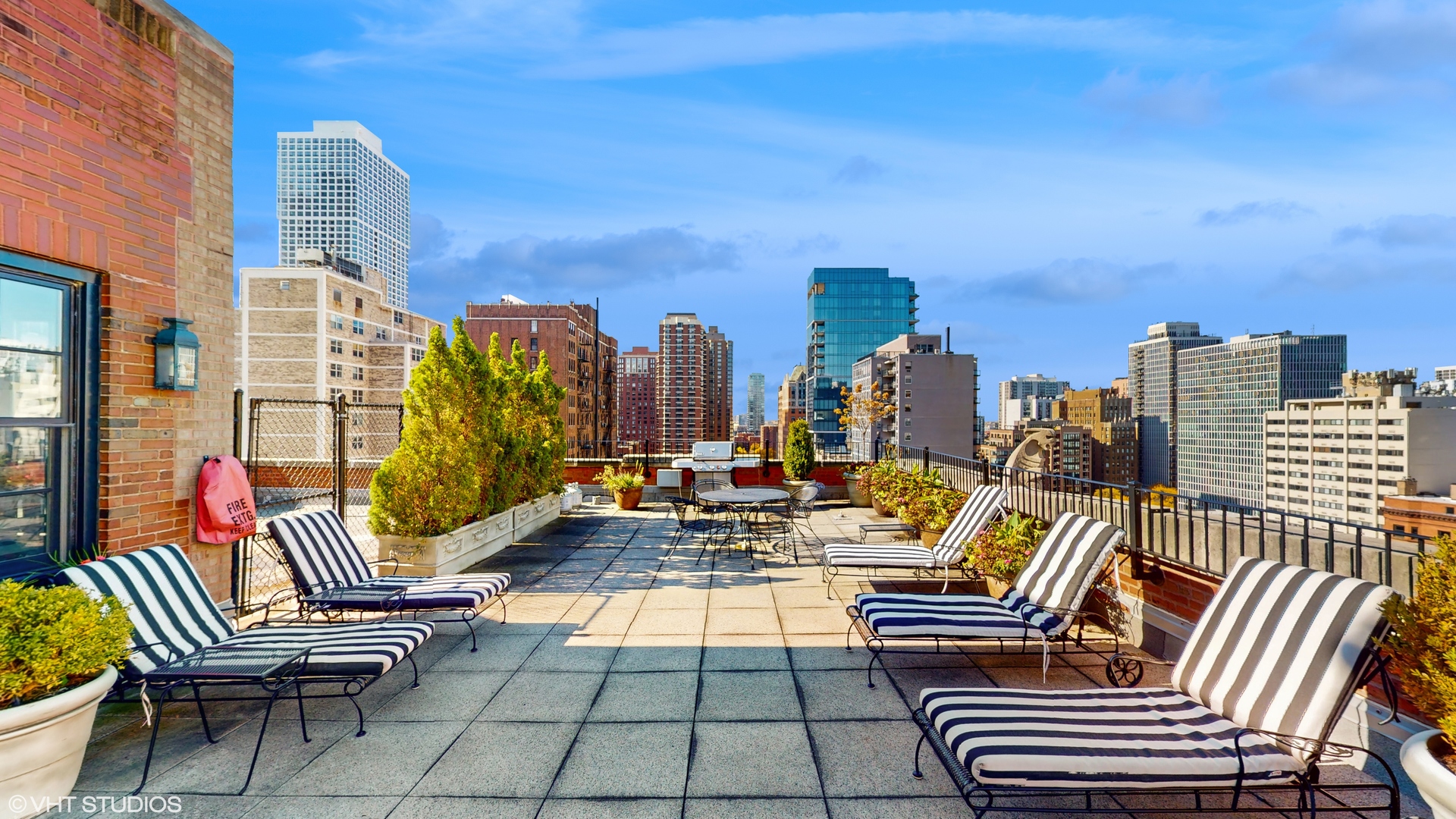 73 E Elm Street Unit: 11D