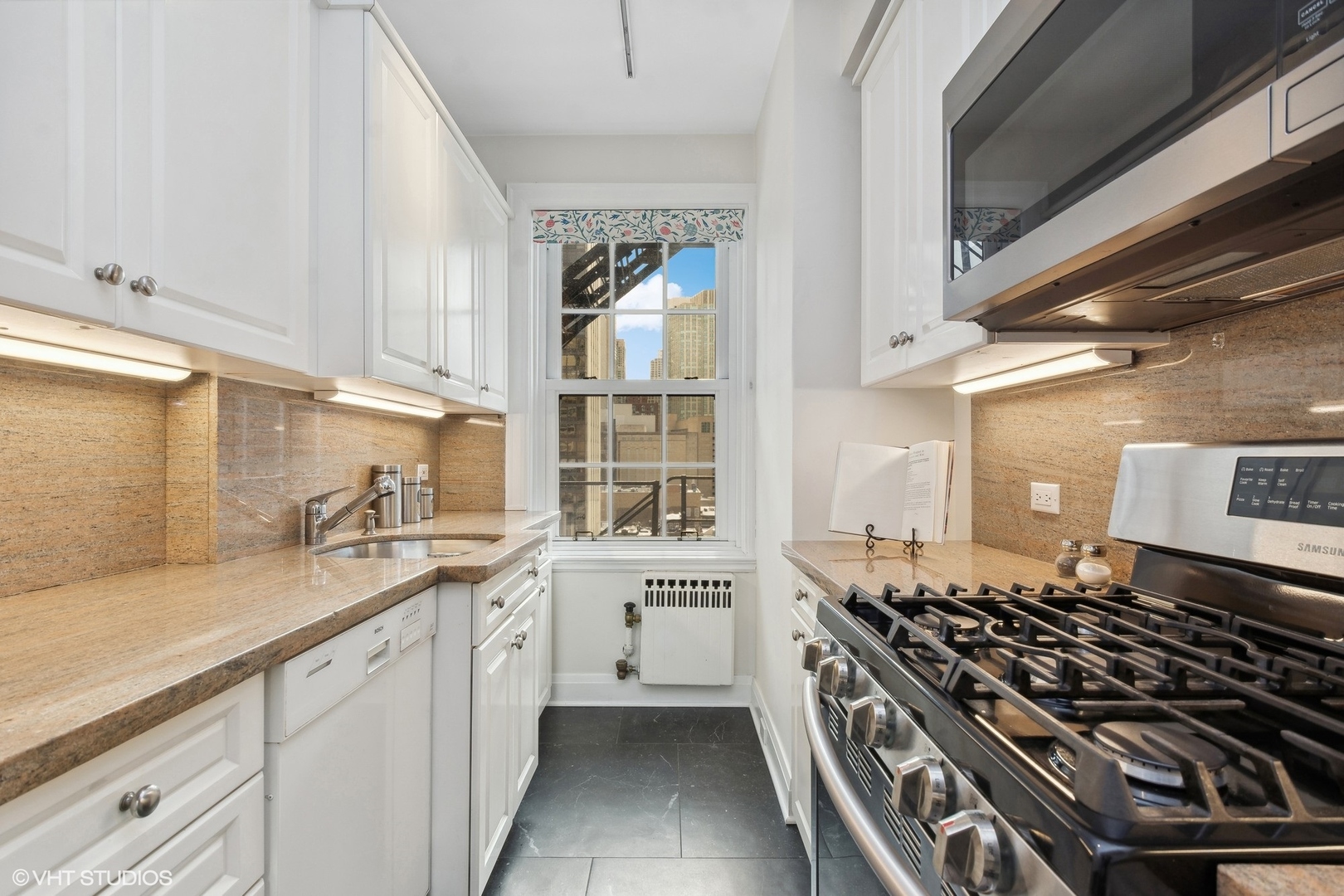 73 E Elm Street Unit: 11D