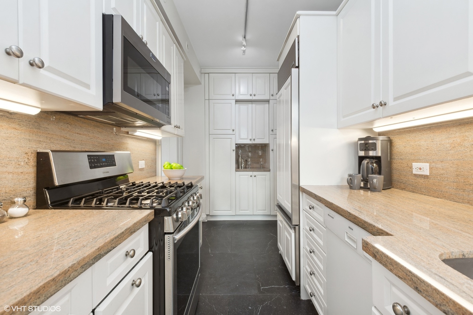 73 E Elm Street Unit: 11D