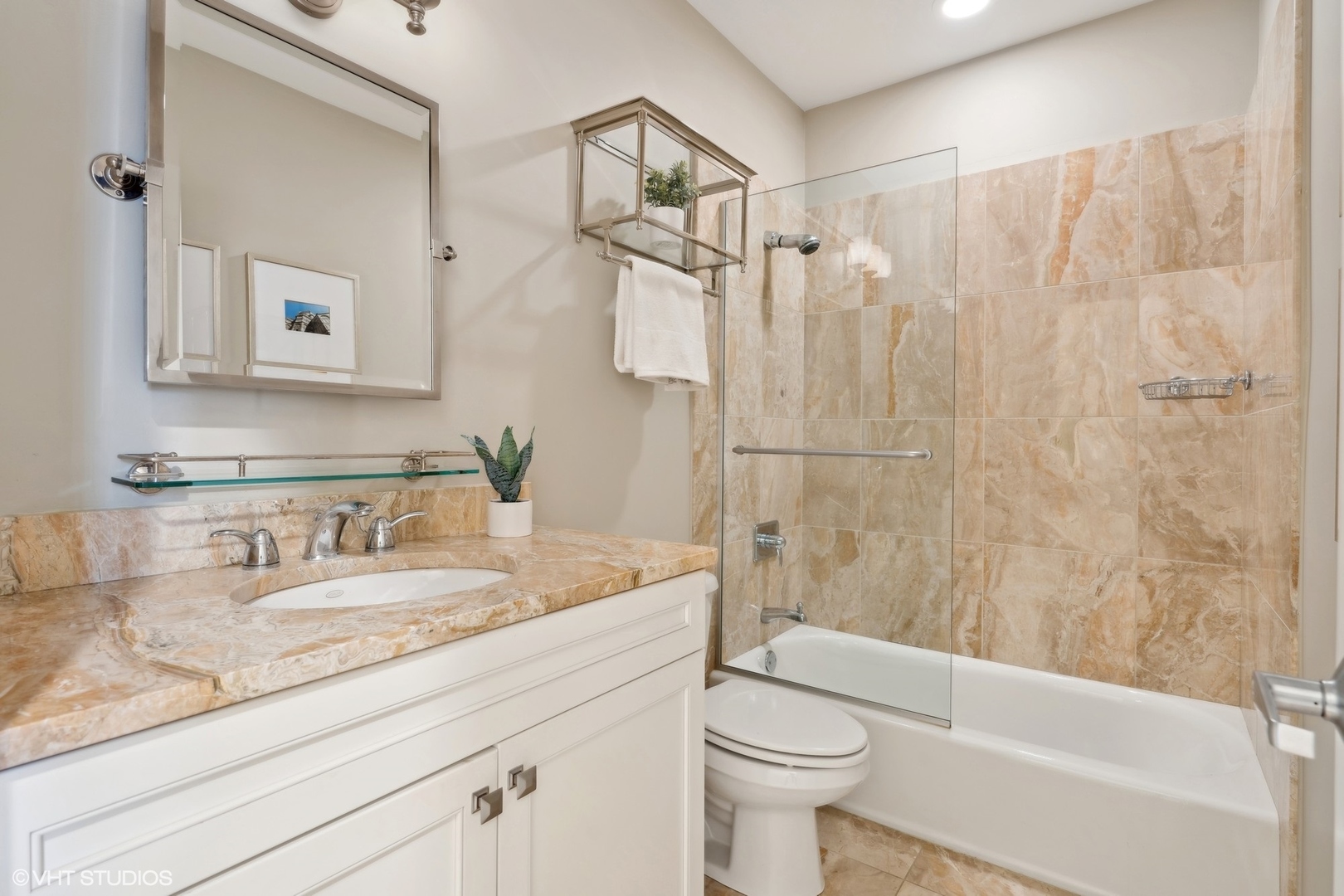 2421 N Racine Avenue Unit: 2S