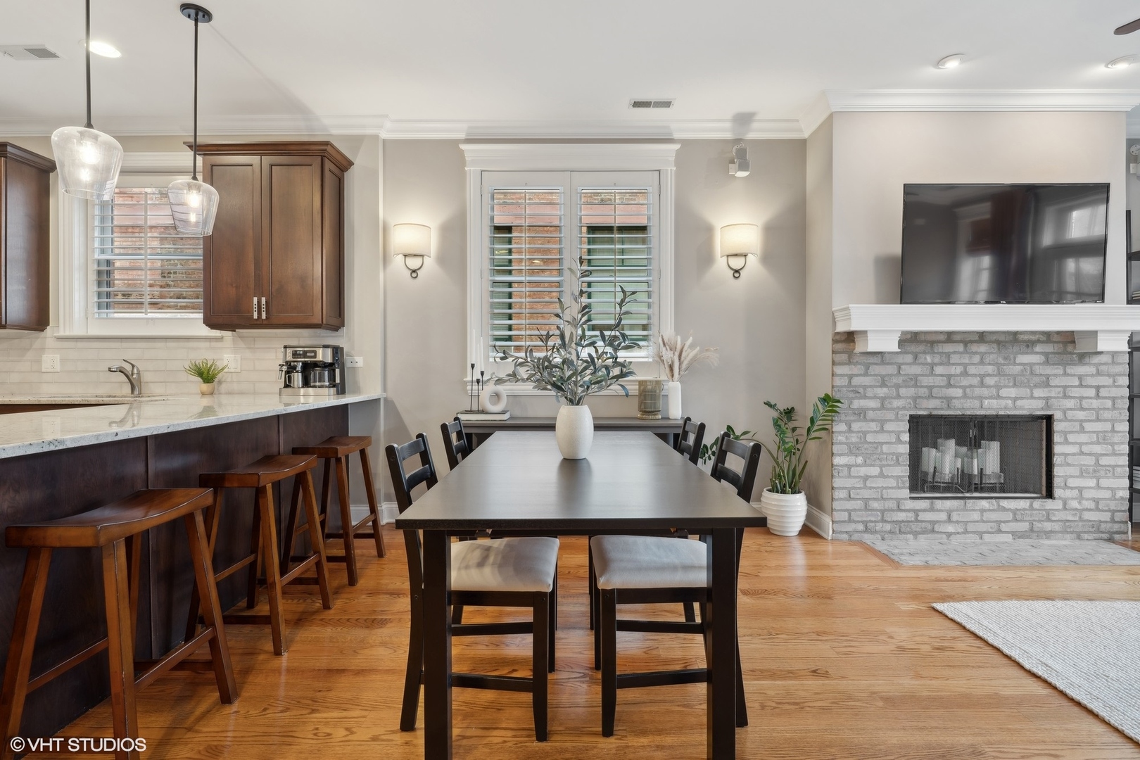 2421 N Racine Avenue Unit: 2S