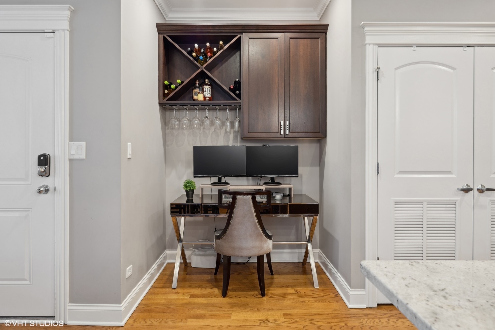 2421 N Racine Avenue Unit: 2S