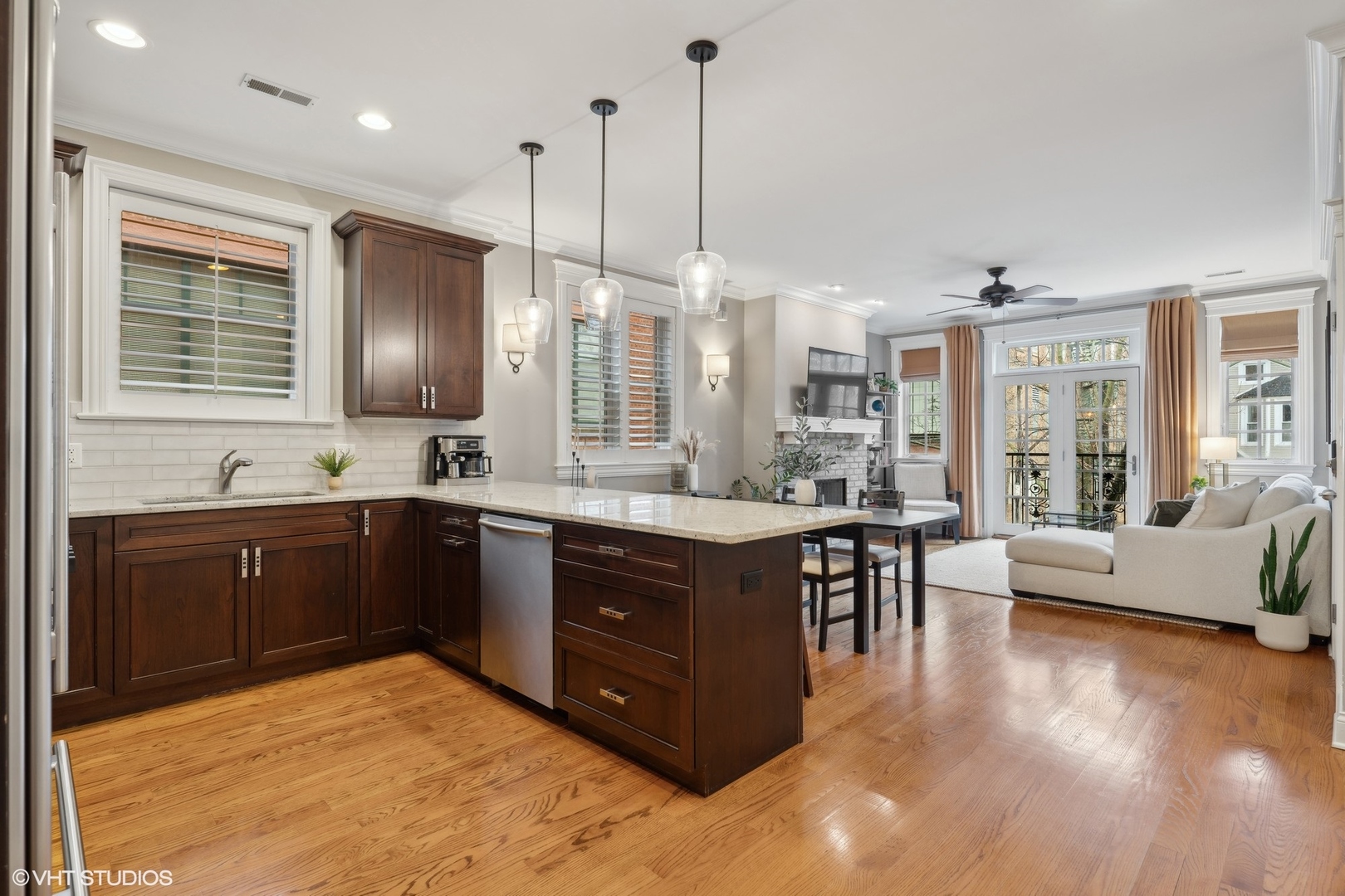 2421 N Racine Avenue Unit: 2S