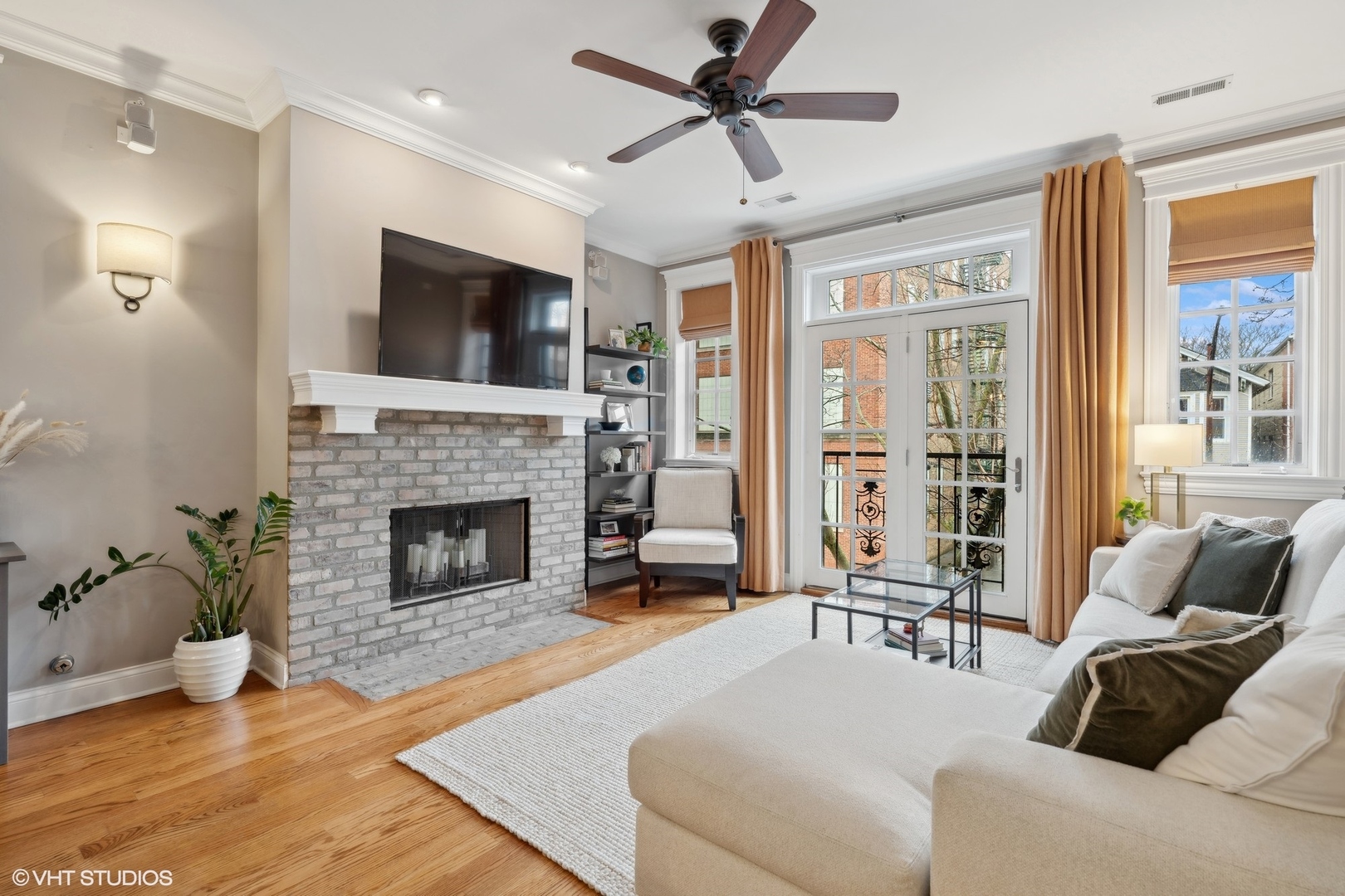 2421 N Racine Avenue Unit: 2S