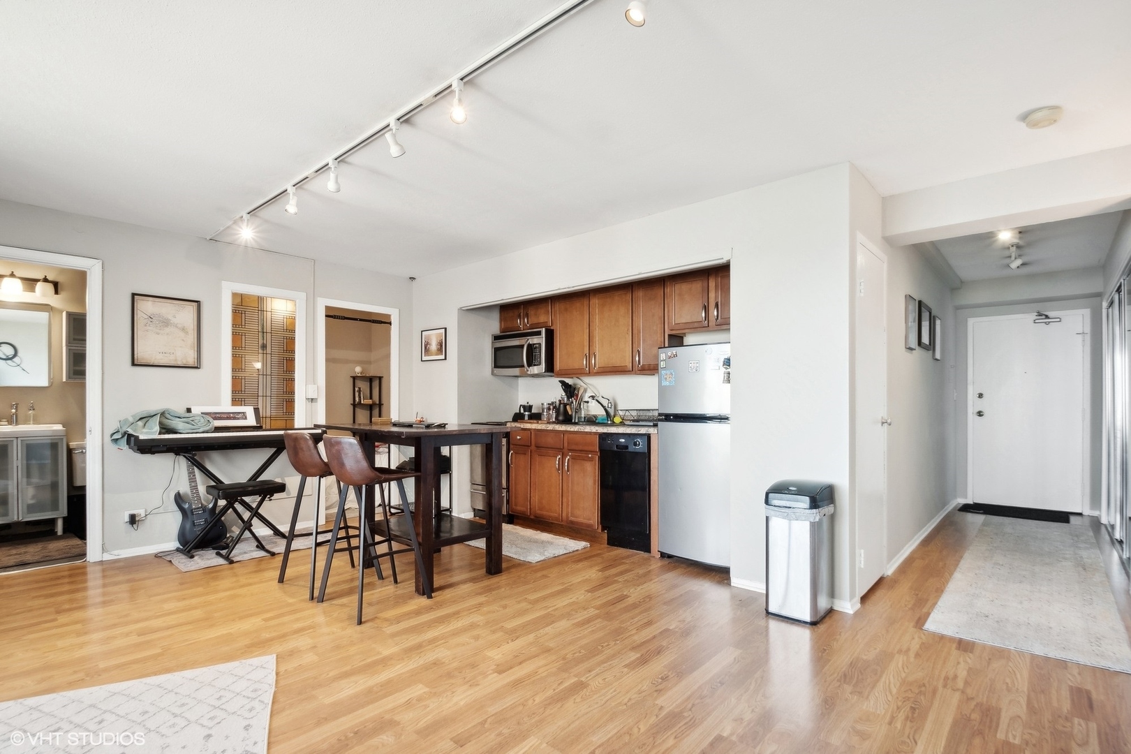 3100 N lake shore Drive Unit: 1113
