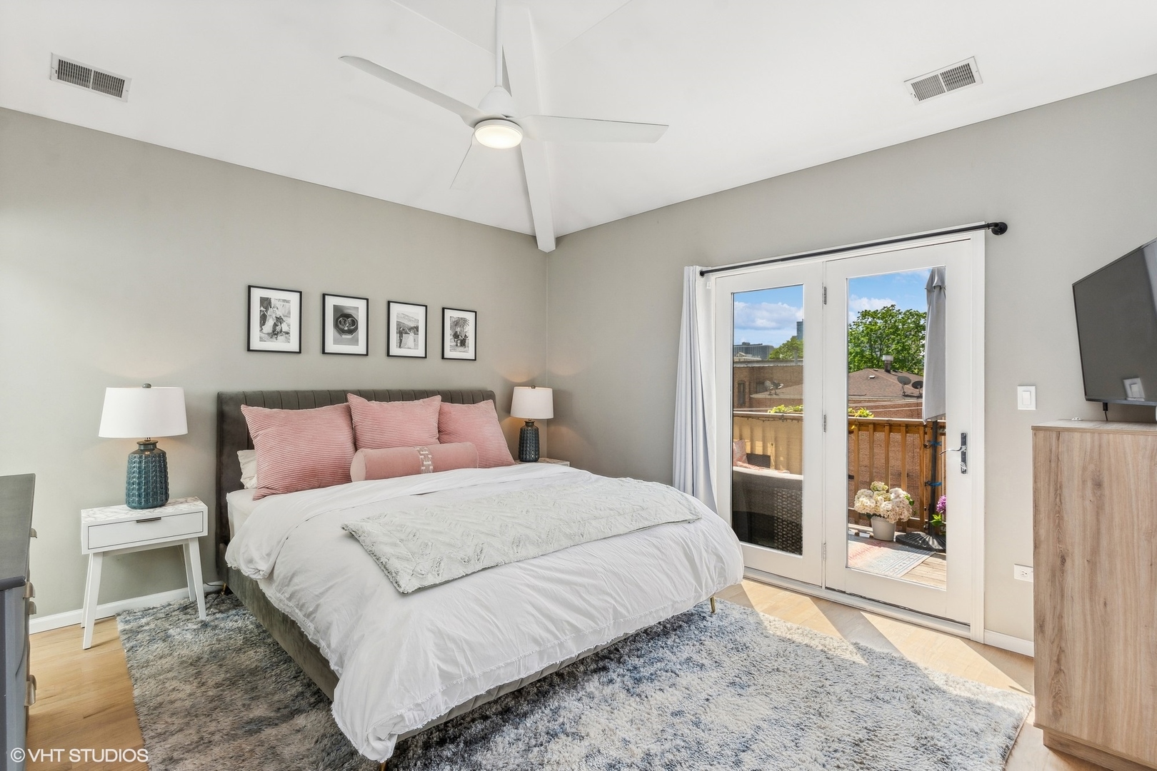 925 W Lakeside Place Unit: 3E