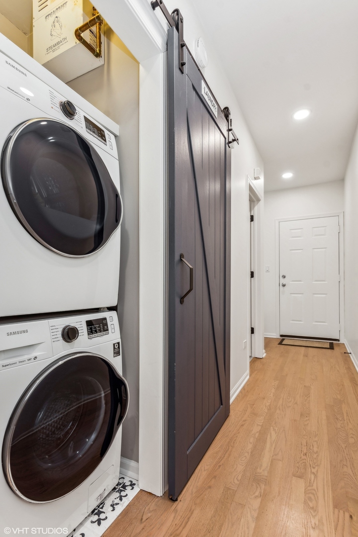 925 W Lakeside Place Unit: 3E