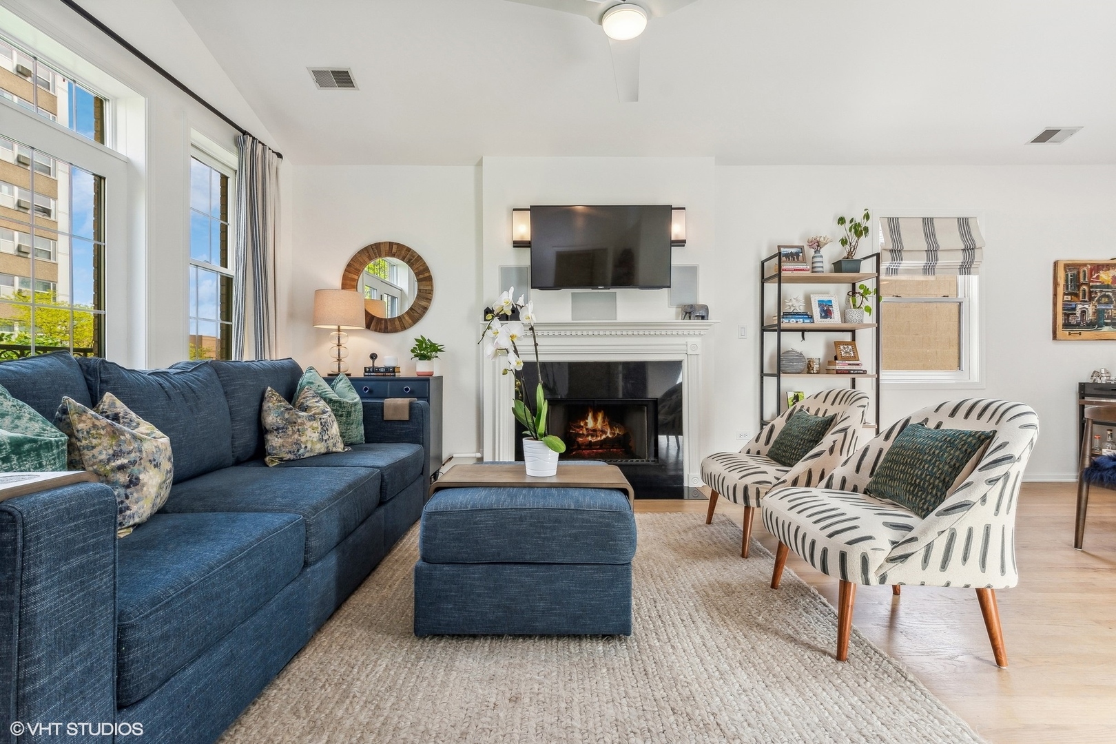 925 W Lakeside Place Unit: 3E