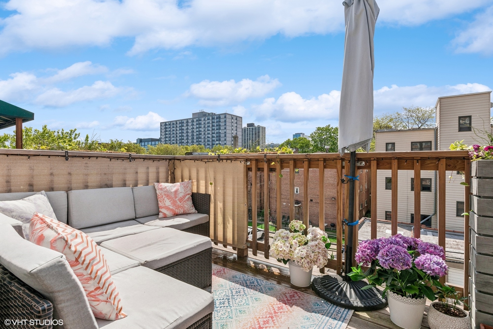 925 W Lakeside Place Unit: 3E