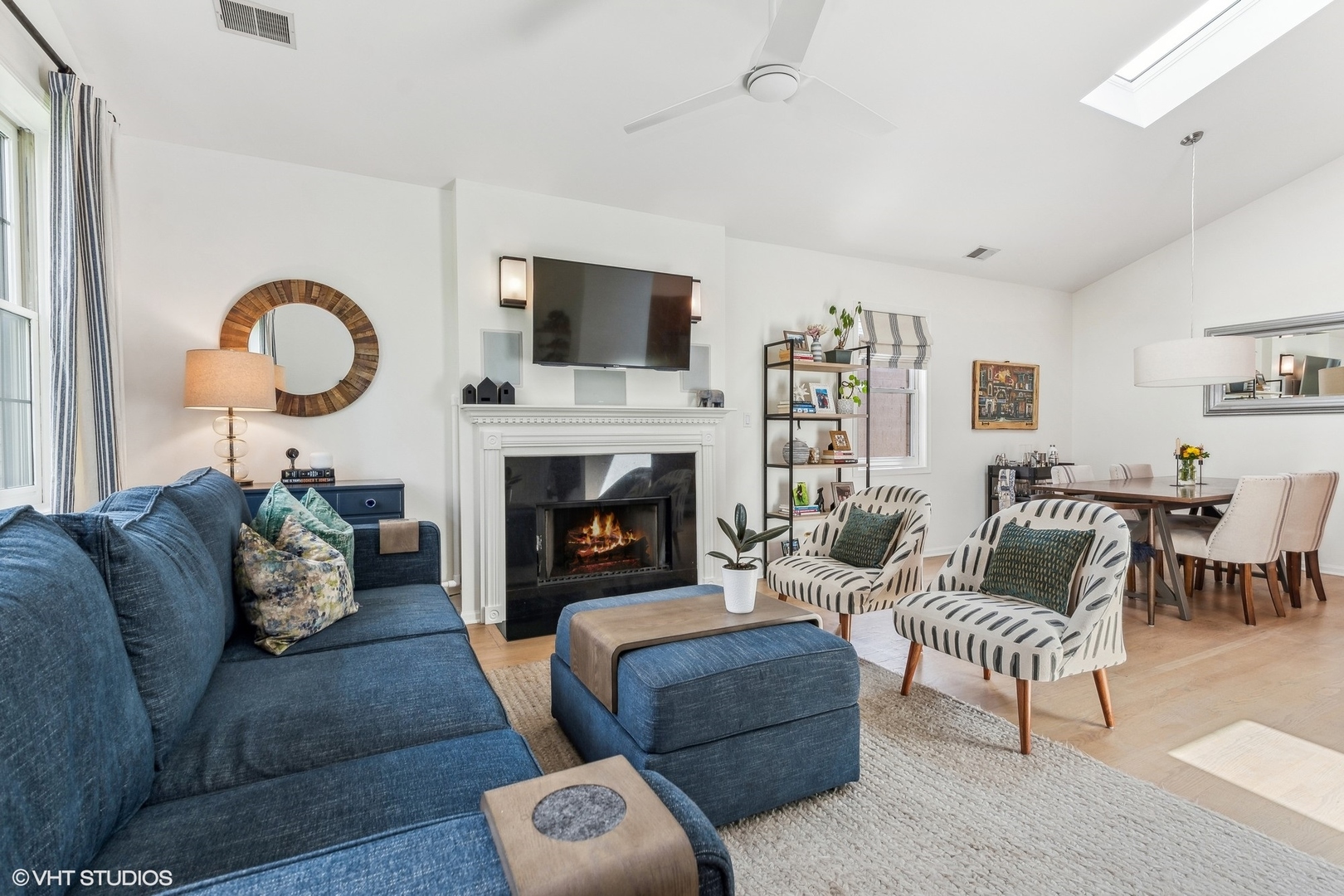 925 W Lakeside Place Unit: 3E