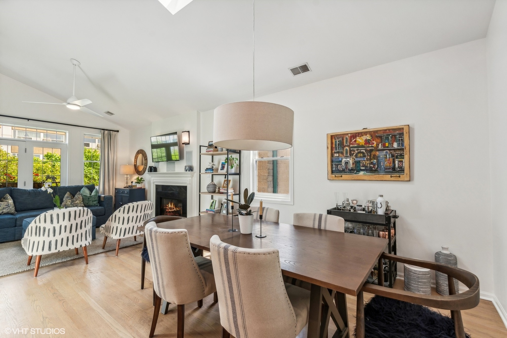 925 W Lakeside Place Unit: 3E