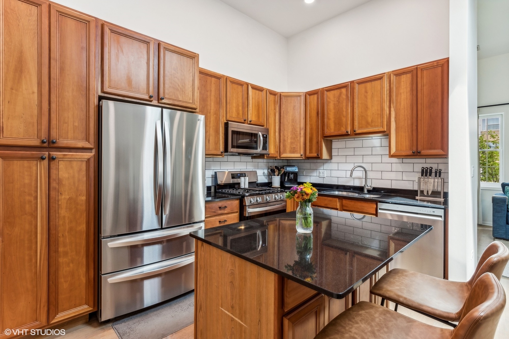 925 W Lakeside Place Unit: 3E