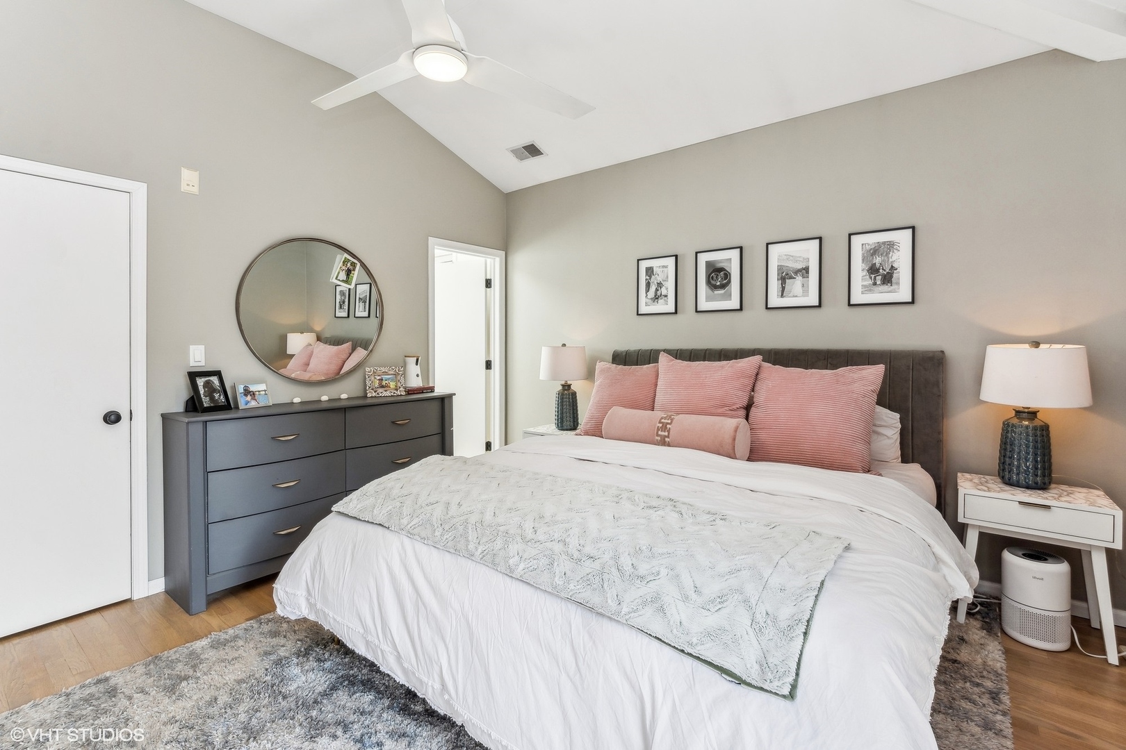 925 W Lakeside Place Unit: 3E