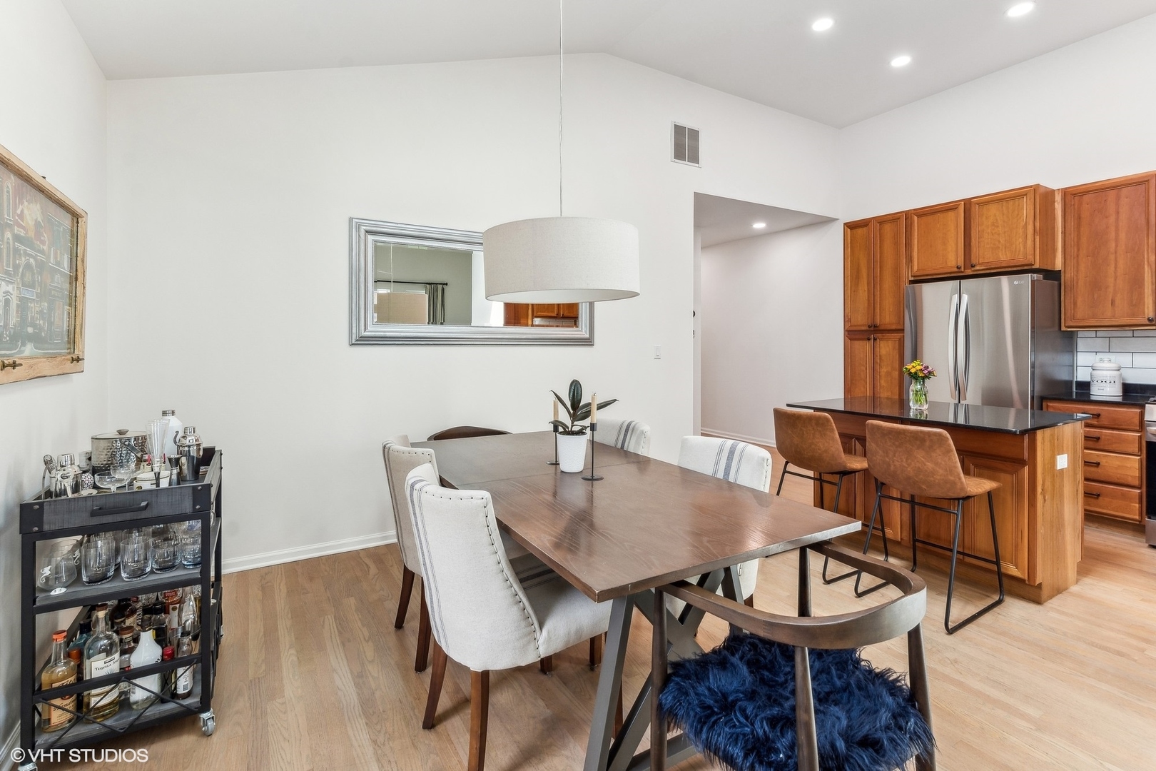 925 W Lakeside Place Unit: 3E