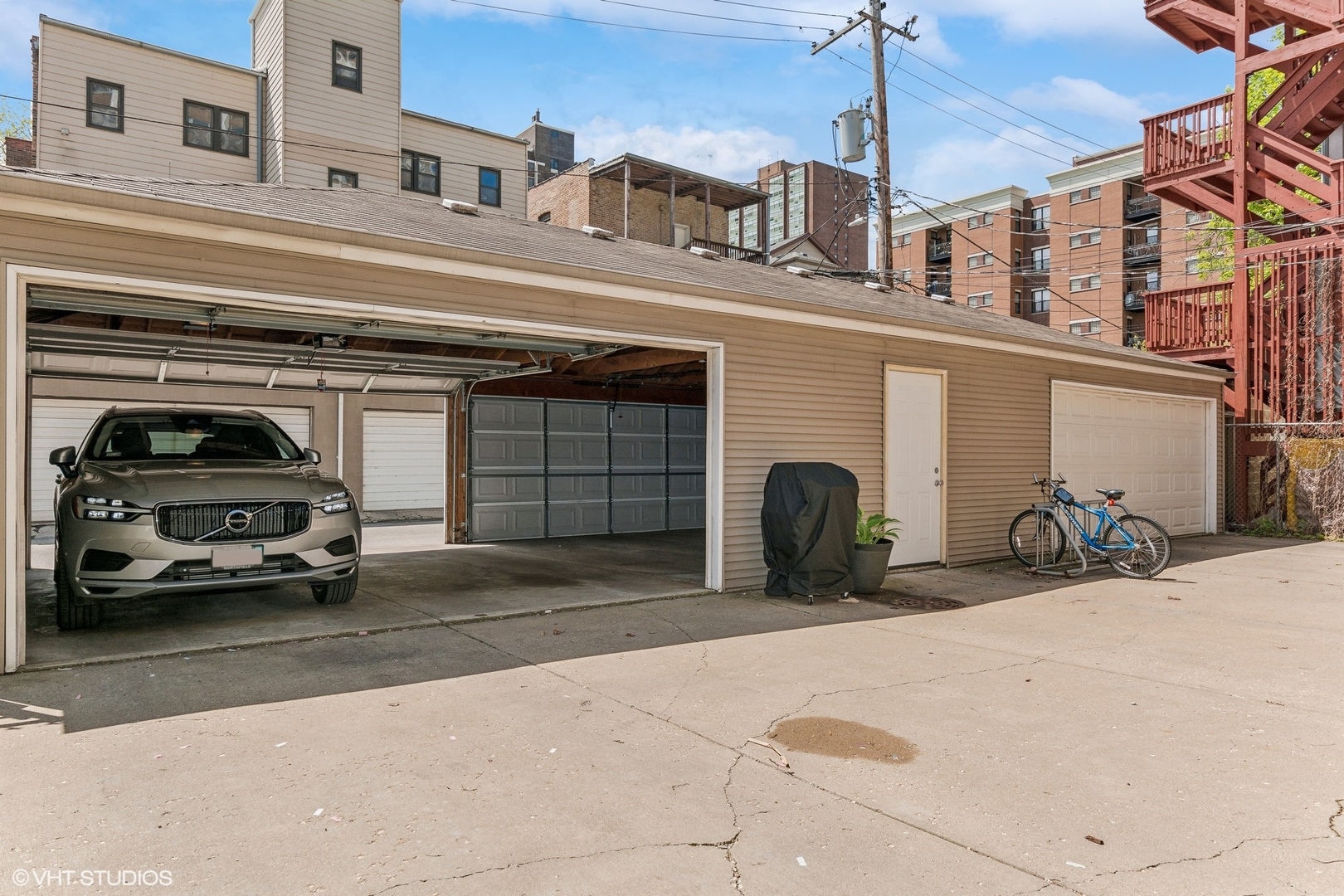 925 W Lakeside Place Unit: 3E