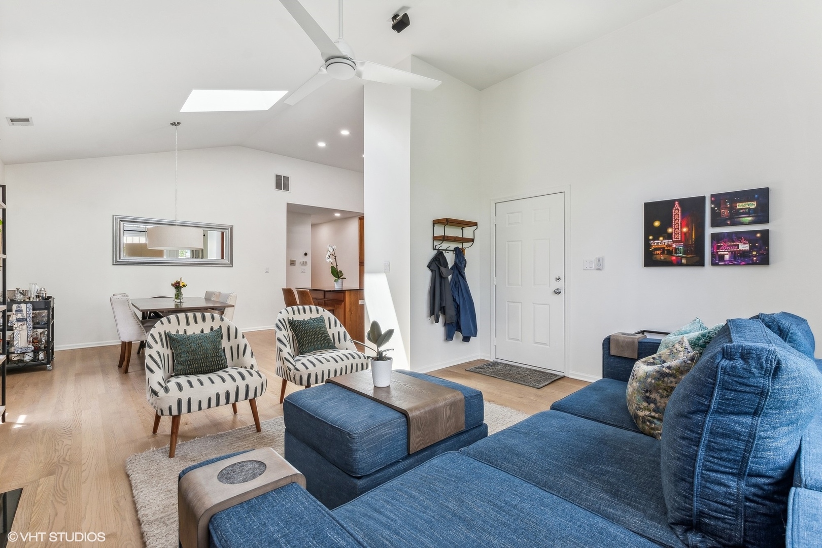 925 W Lakeside Place Unit: 3E