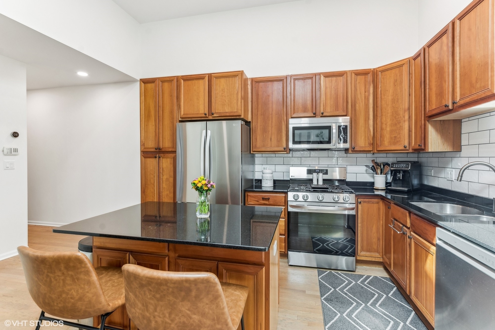 925 W Lakeside Place Unit: 3E