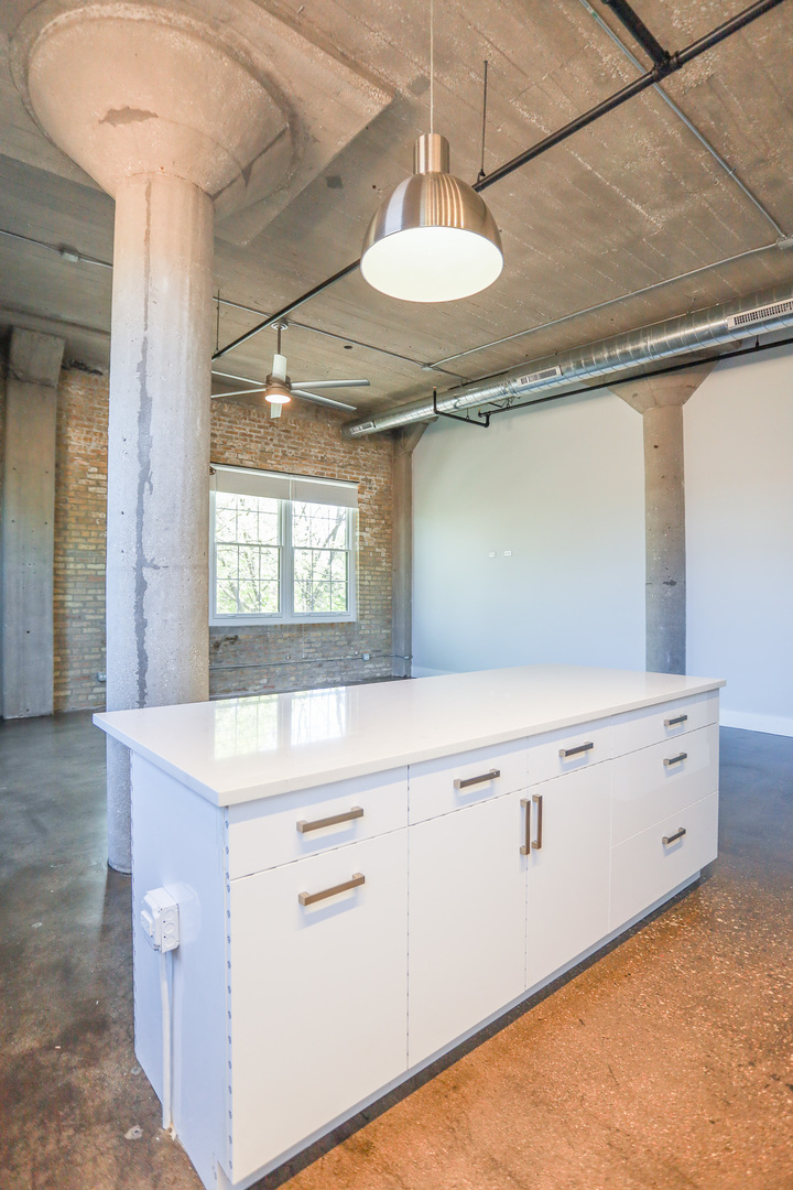 4046 N Hermitage Avenue Unit: 201