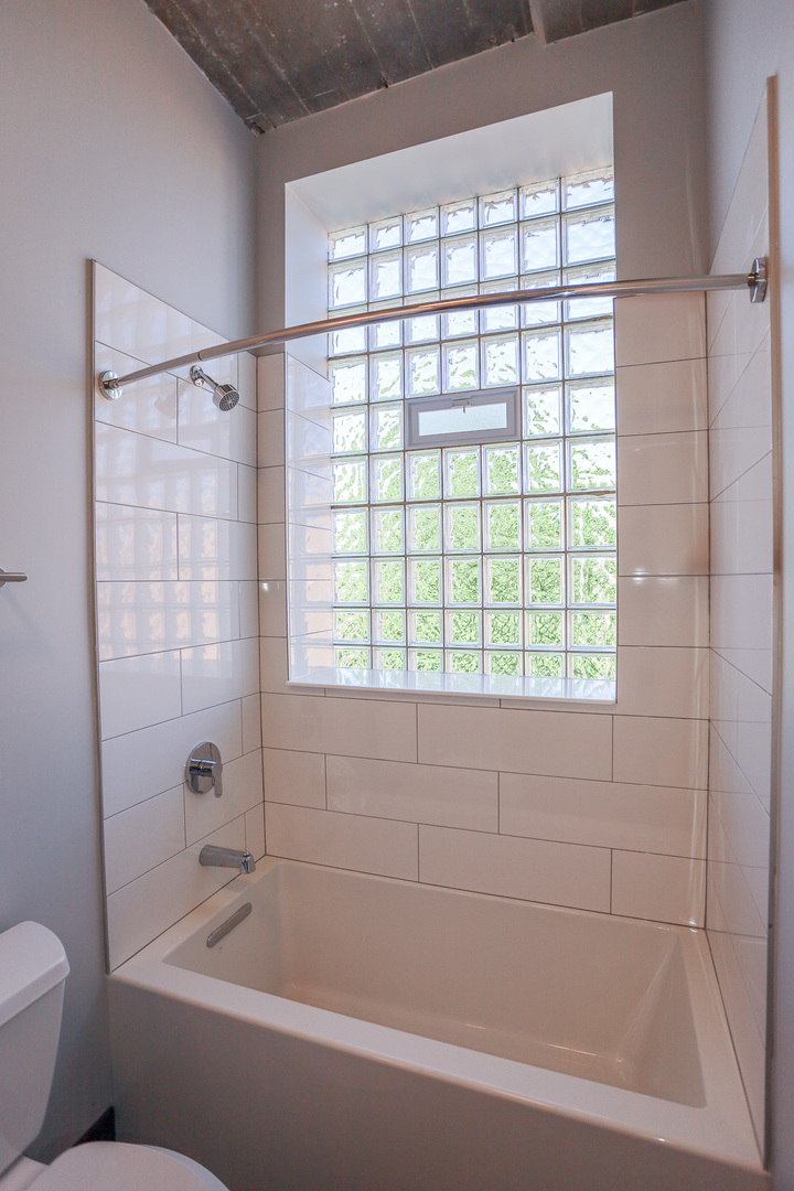 4046 N Hermitage Avenue Unit: 201