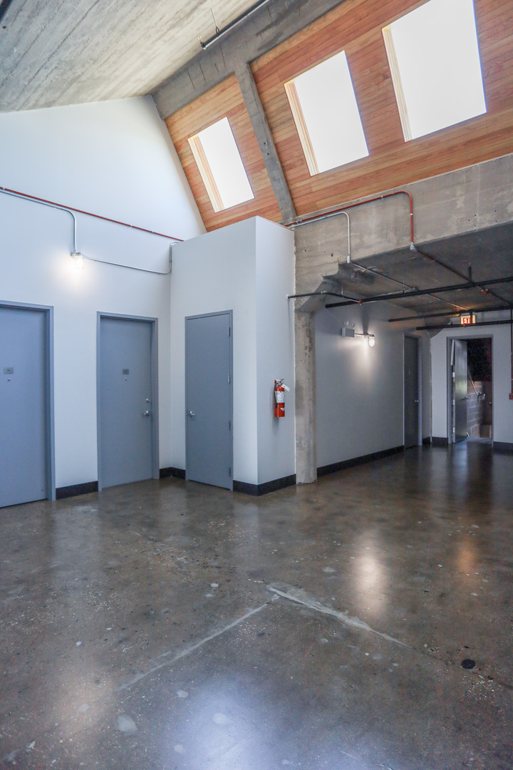 4046 N Hermitage Avenue Unit: 201