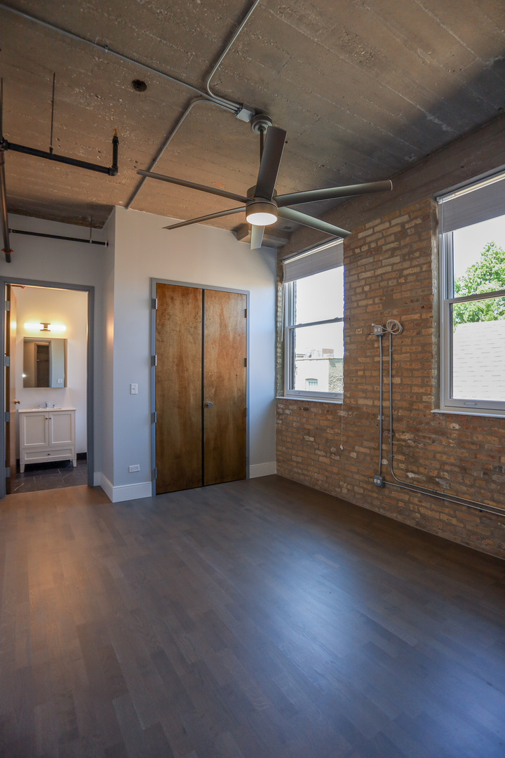 4046 N Hermitage Avenue Unit: 201