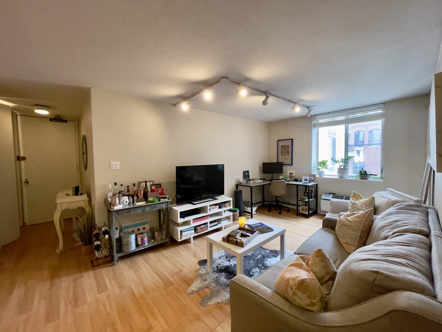 1339 N Dearborn Street Unit: 4F