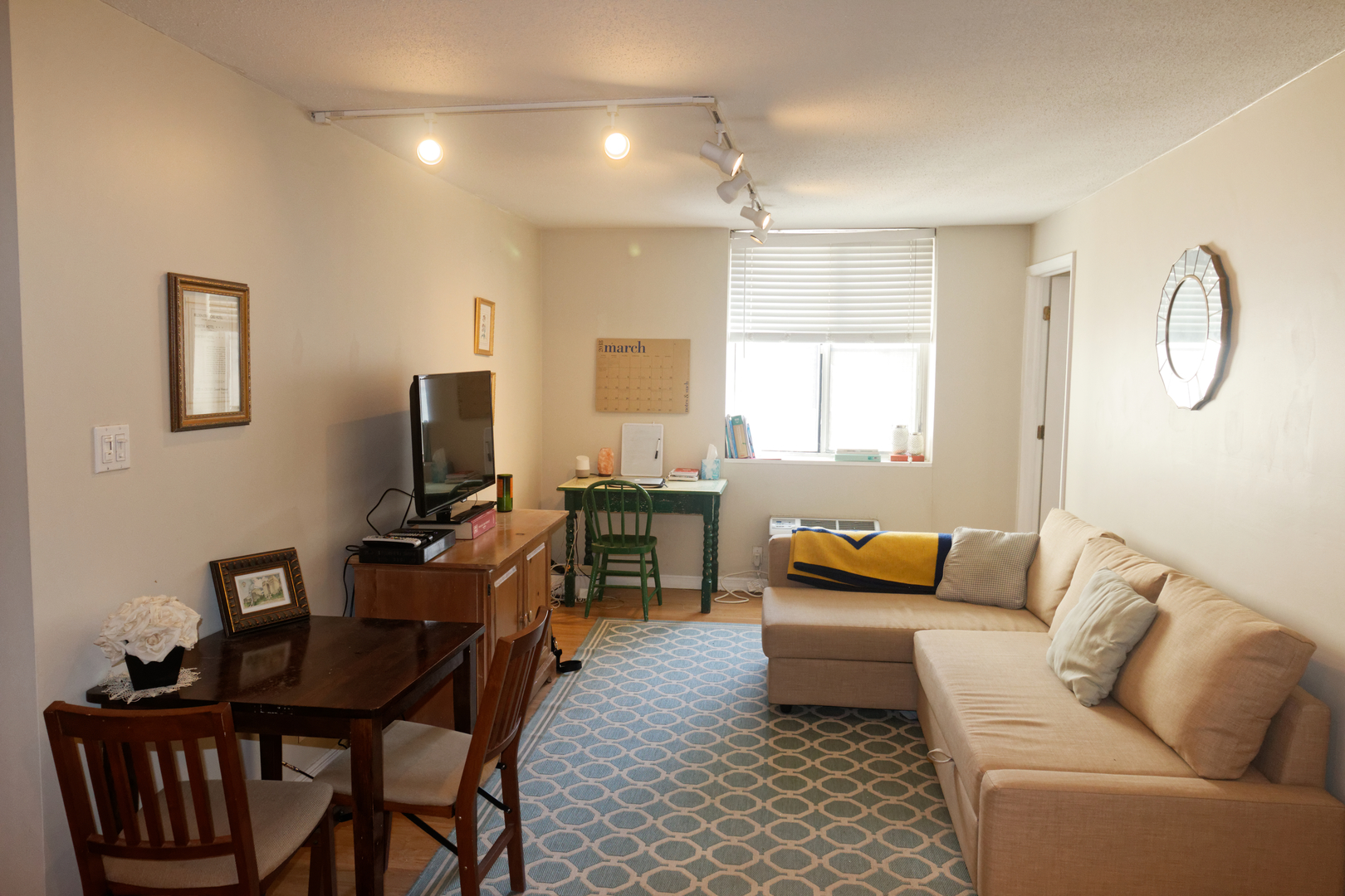 1339 N Dearborn Street Unit: 4F