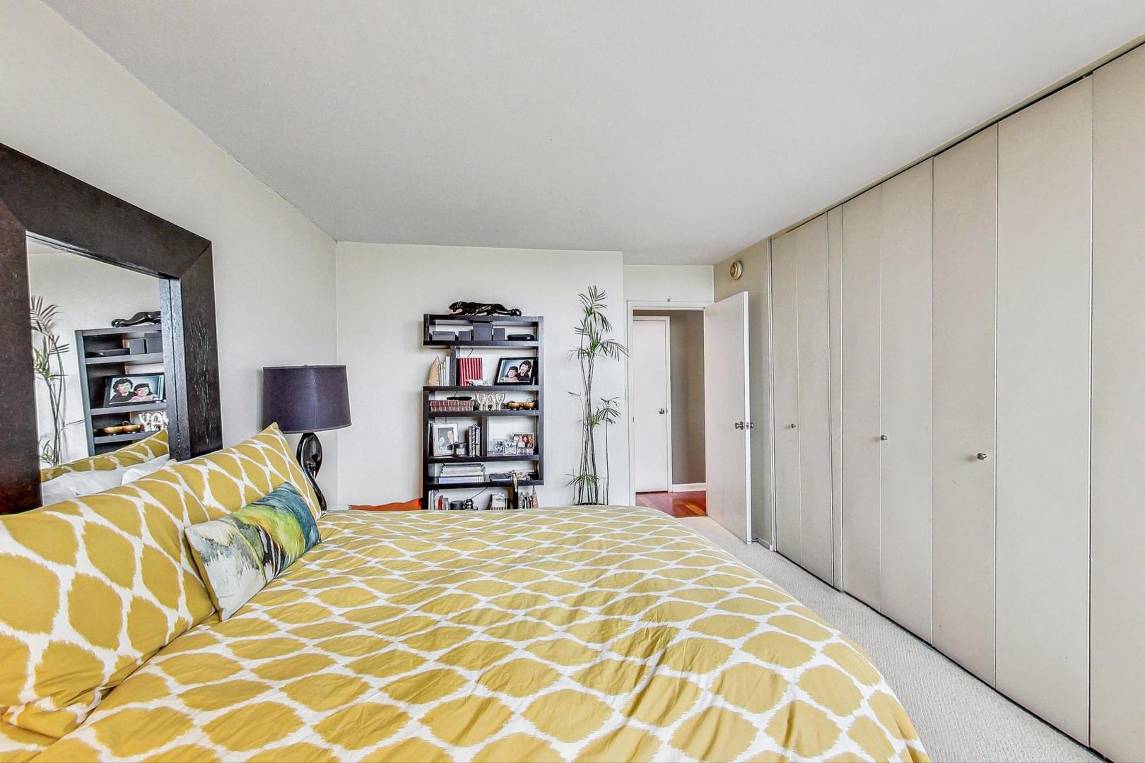 70 W Burton Place Unit: 2601