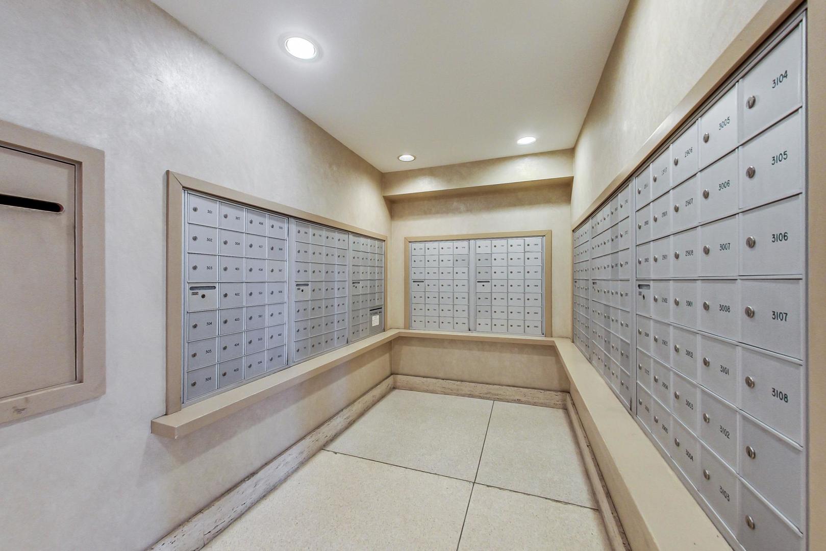 70 W Burton Place Unit: 2601