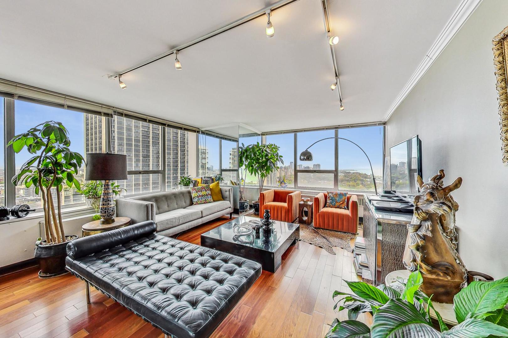 70 W Burton Place Unit: 2601