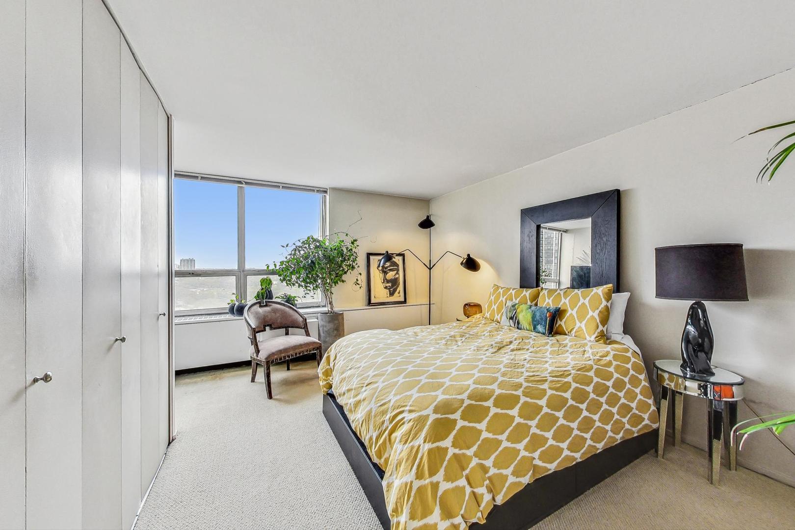 70 W Burton Place Unit: 2601