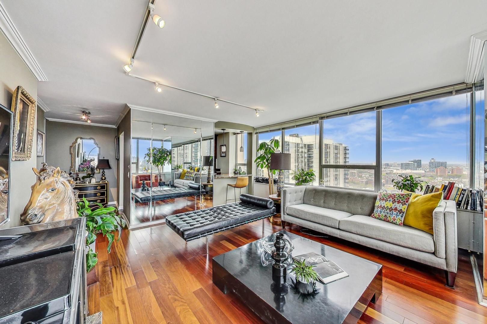 70 W Burton Place Unit: 2601