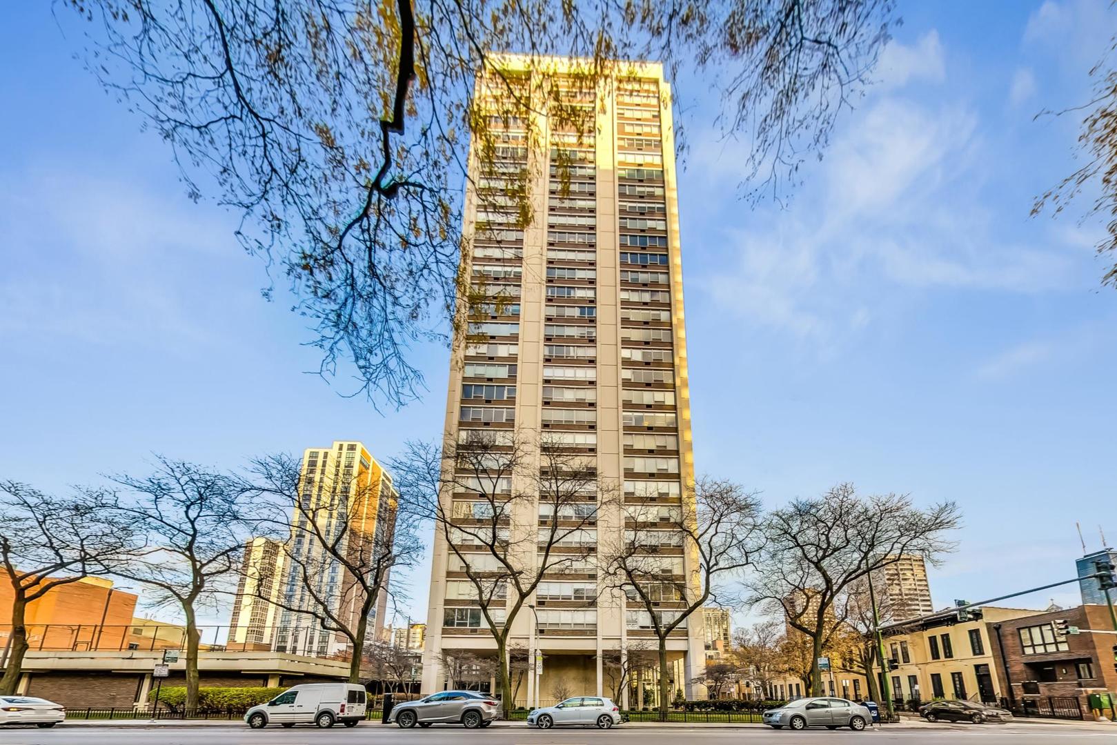 70 W Burton Place Unit: 2601