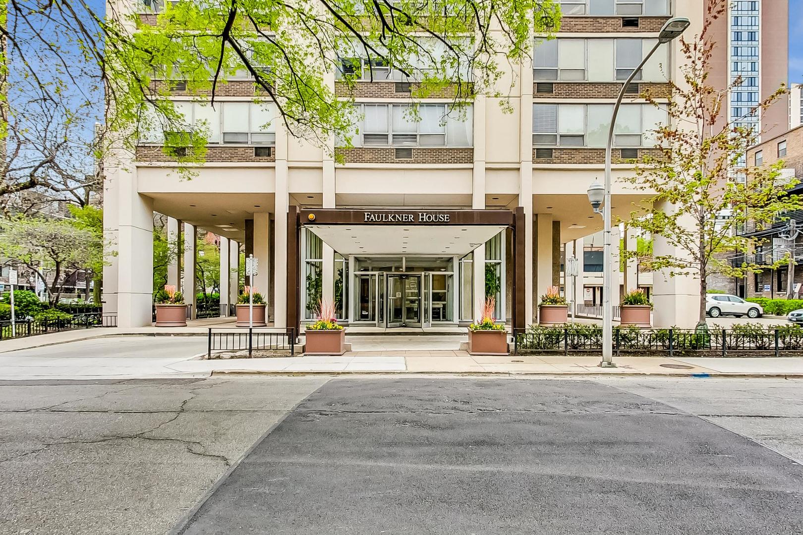 70 W Burton Place Unit: 2601