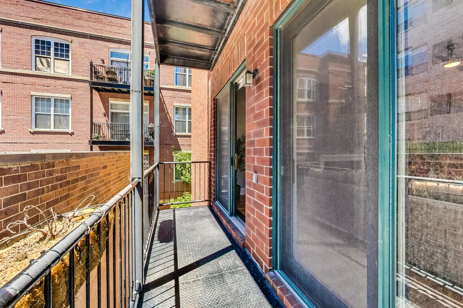 243 W Scott Street Unit: 2