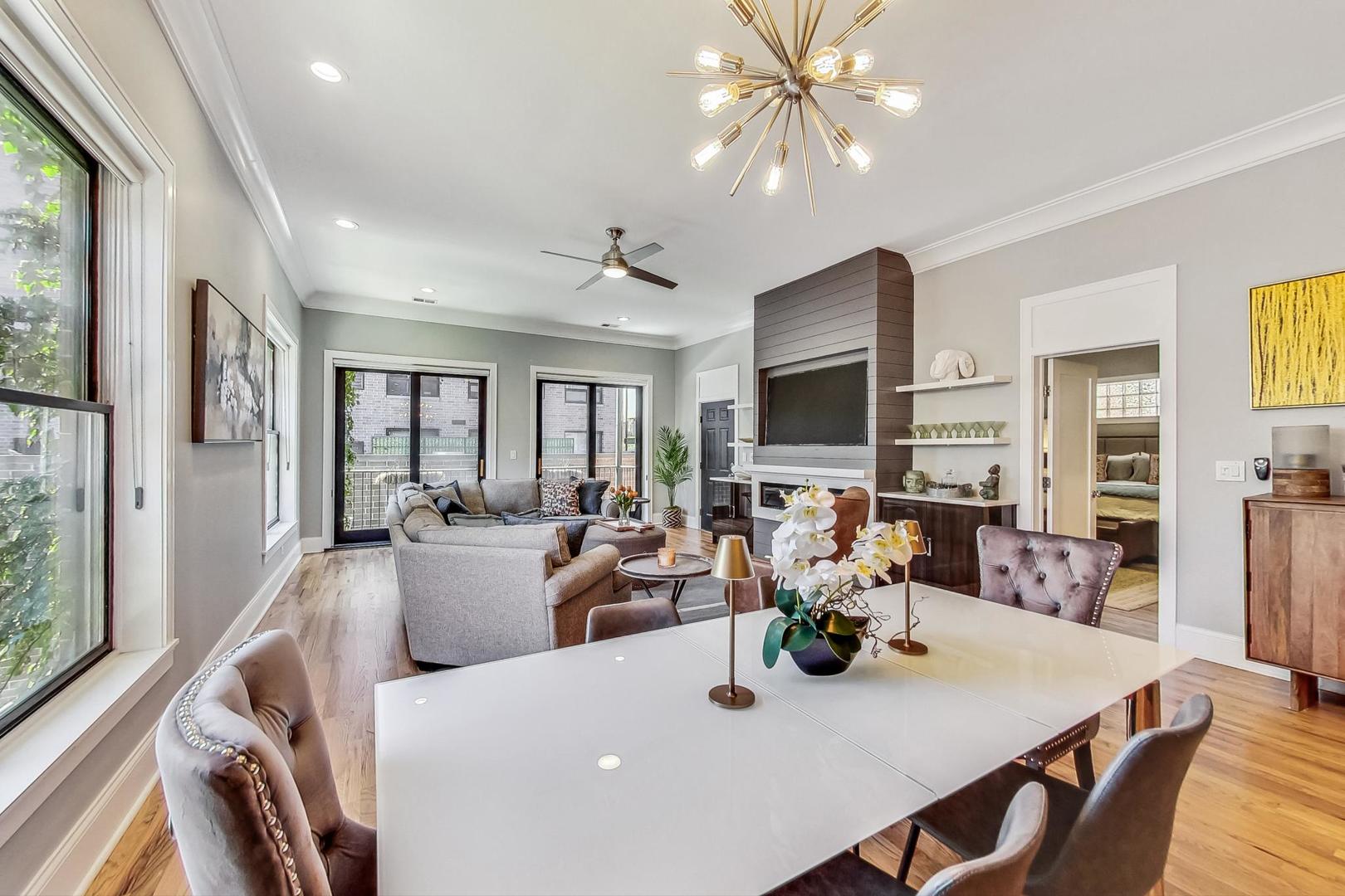 243 W Scott Street Unit: 2